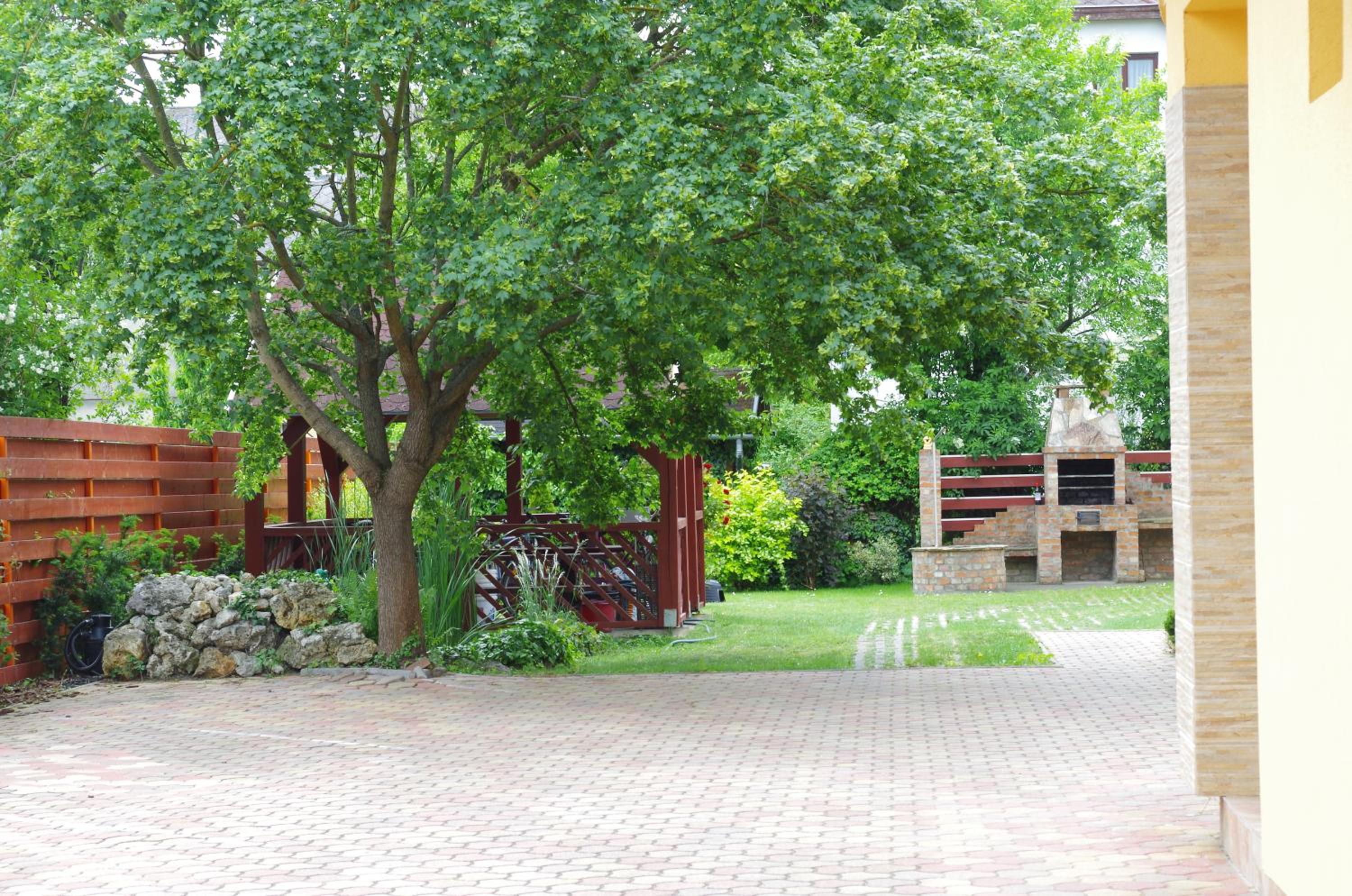Aranyhal Apartman