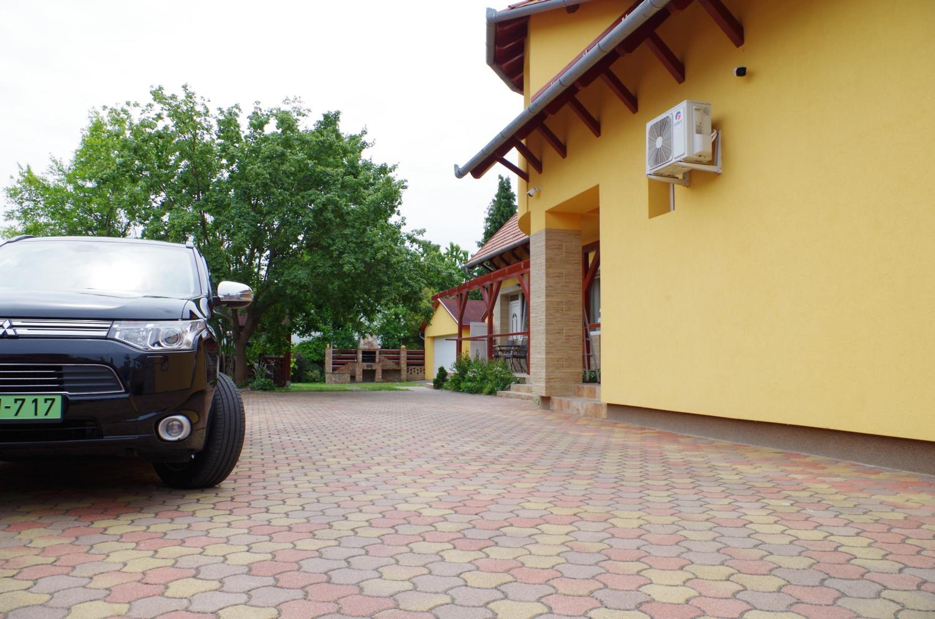 Aranyhal Apartman