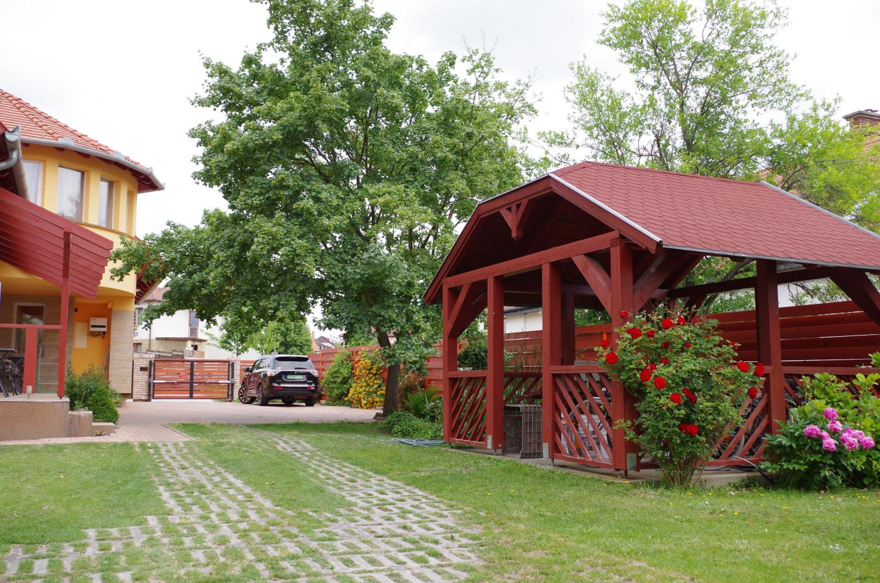Aranyhal Apartman