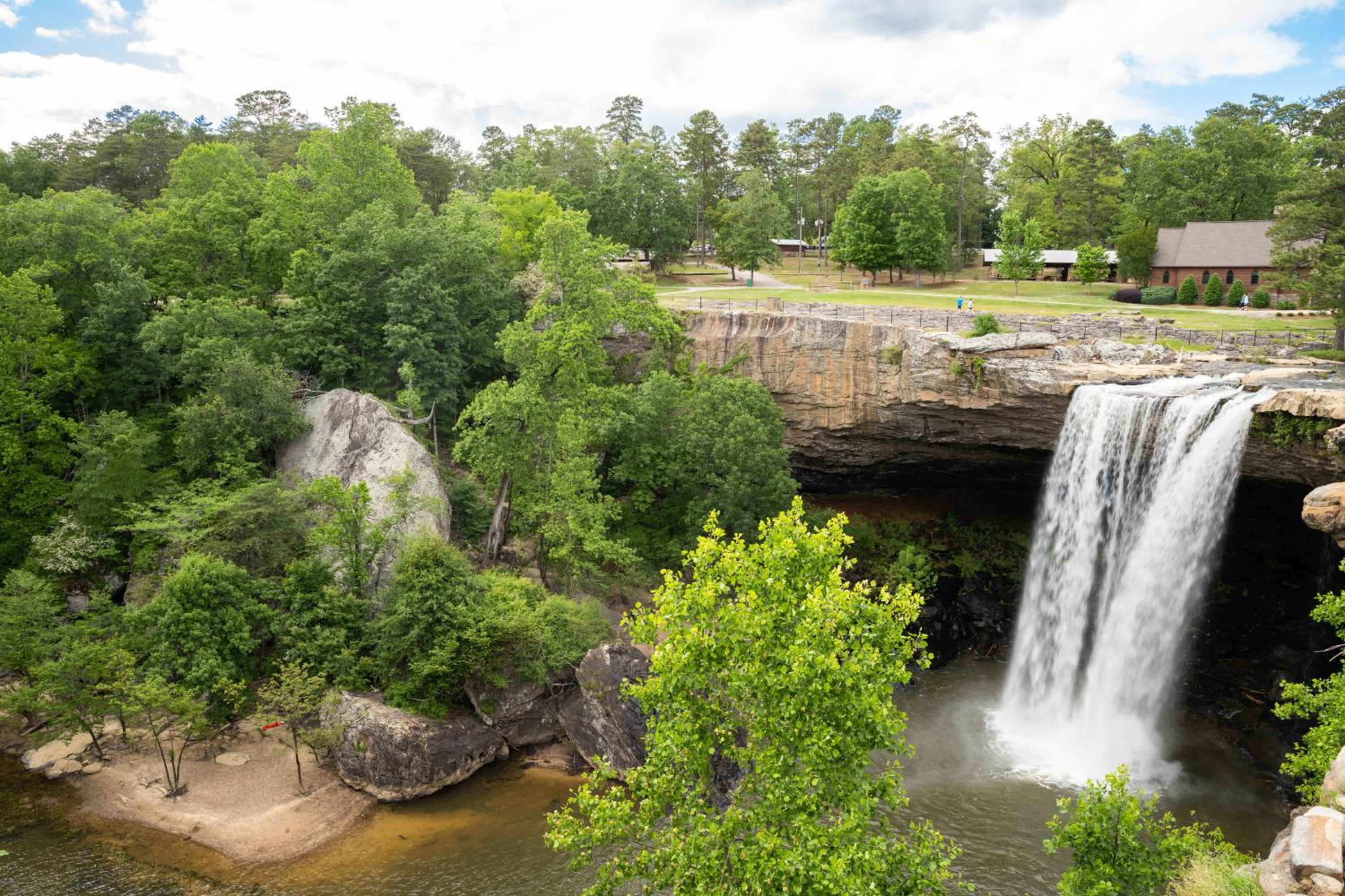 Gadsden Vacations - Super 8 by Wyndham Gadsden AL - Property Image 1