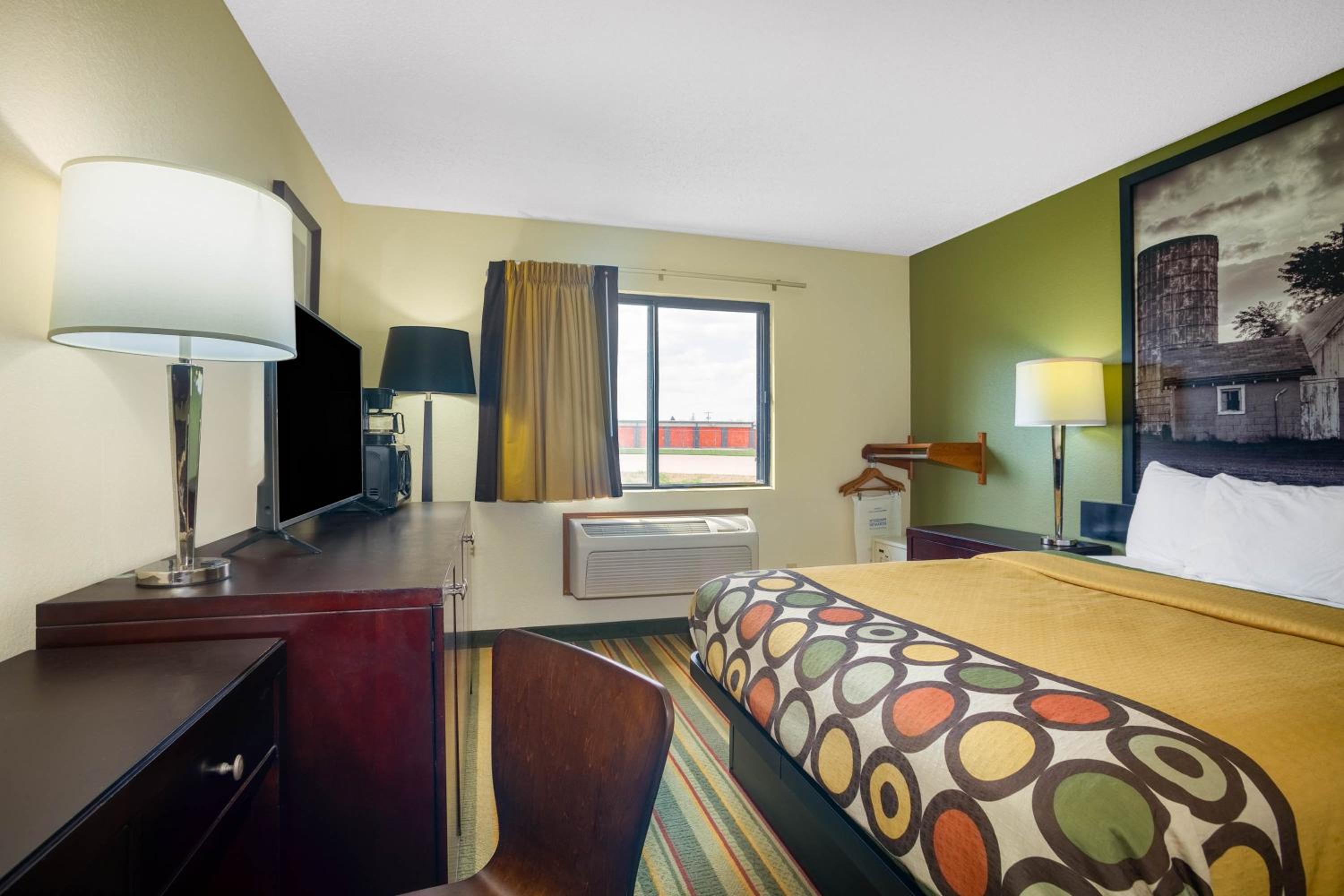 Super 8 by Wyndham El Dorado view 3