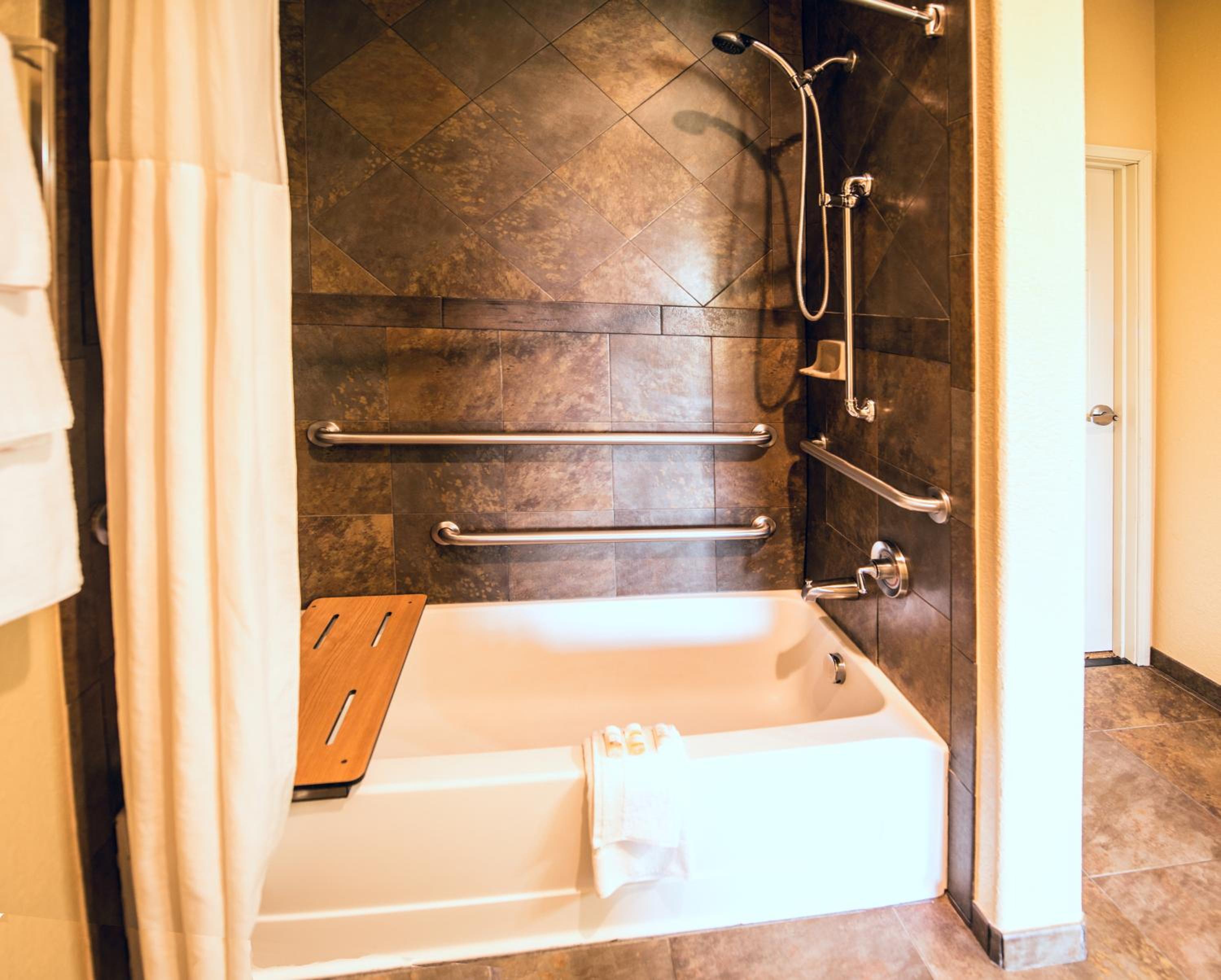 Marble Falls Vacations - La Quinta by Wyndham Marble Falls - Property Image 11