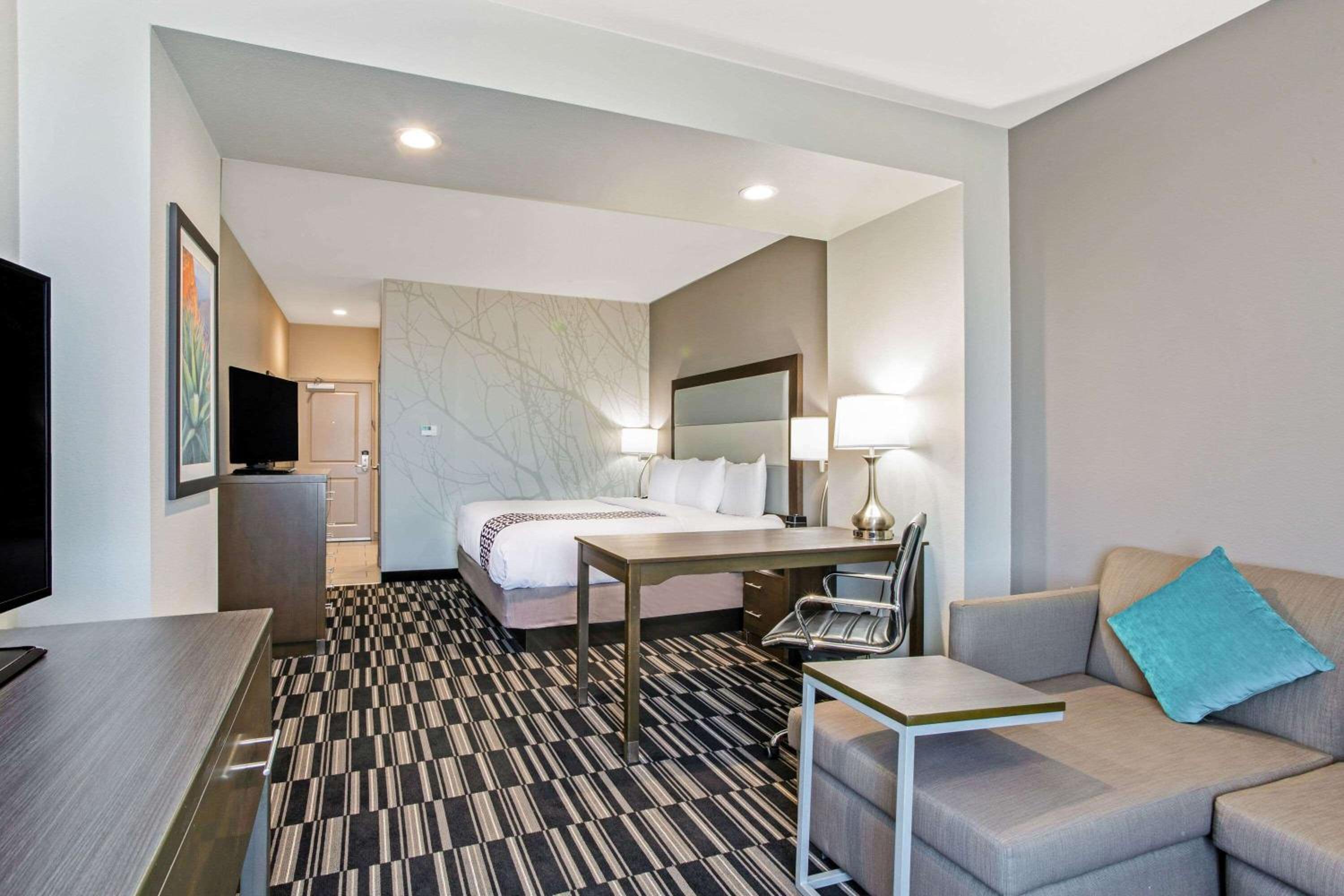 Sweetwater Vacations - La Quinta by Wyndham Sweetwater East - Property Image 12