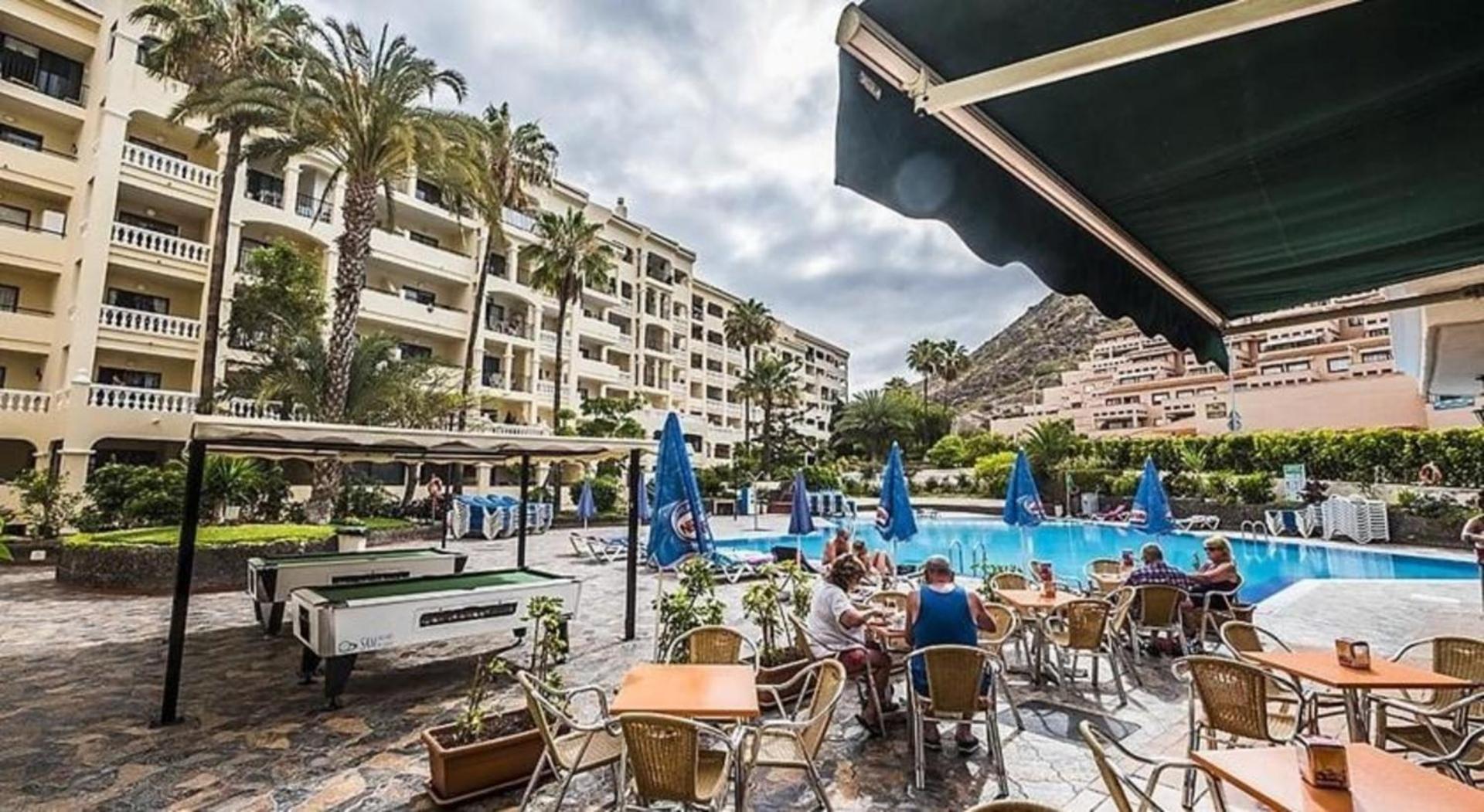 Peaceful & Bright Loft, HEATED POOL, NETFLIX, FREE WIFI & PARKING, TENNIS view 4