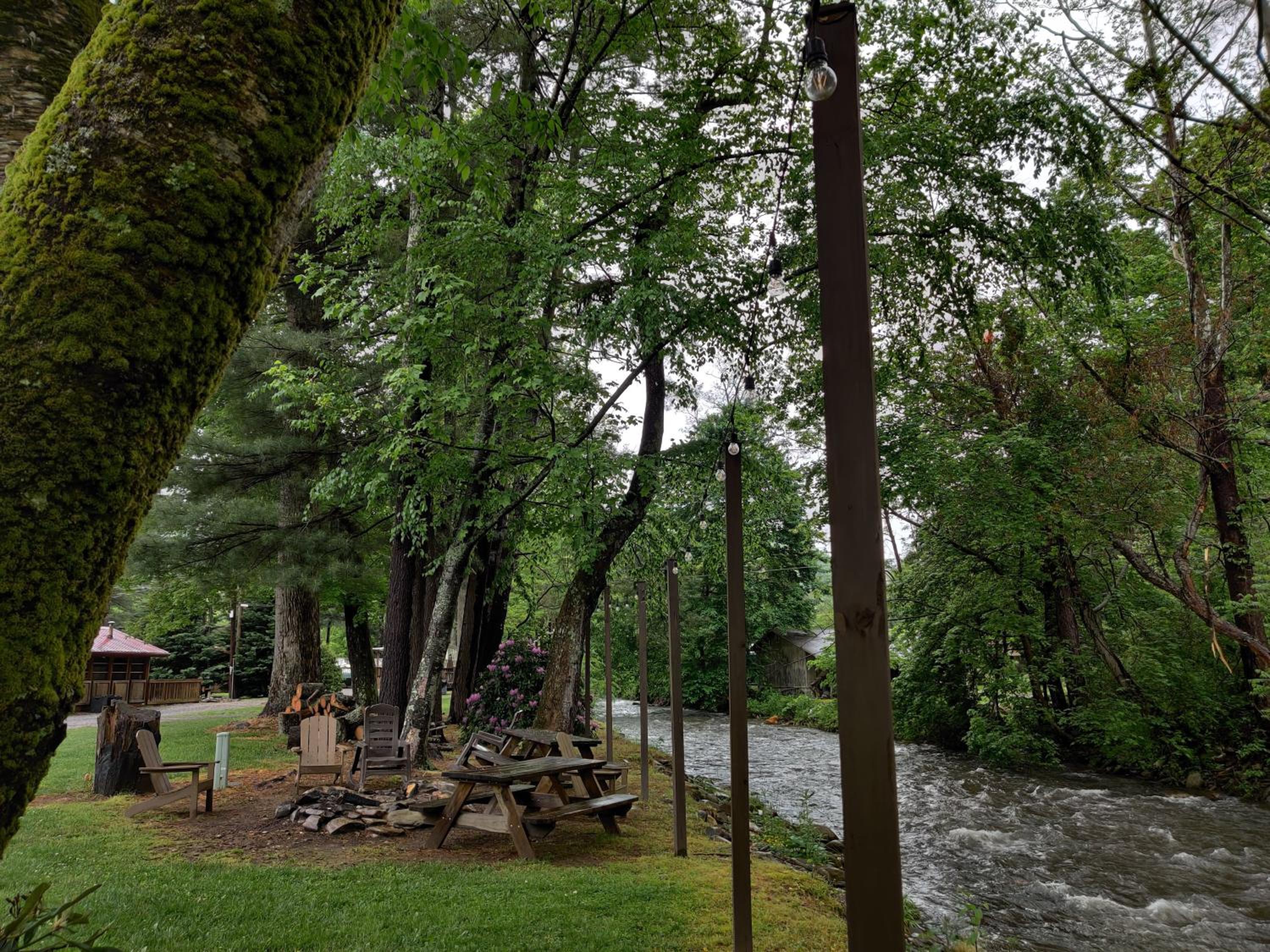 Smoky Falls Lodge