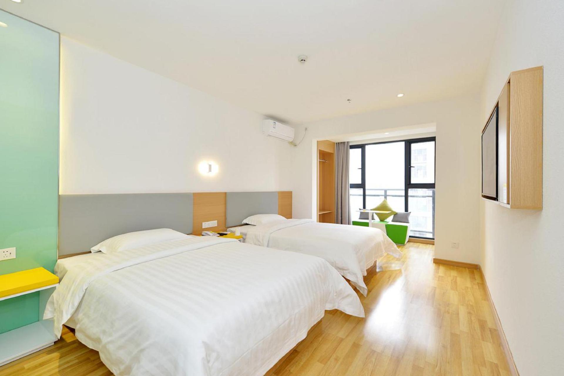 Nanchang Vacations - 7Days Inn Nanchang West Station Huanan Cheng Wangcheng New District Branch - Property Image 1