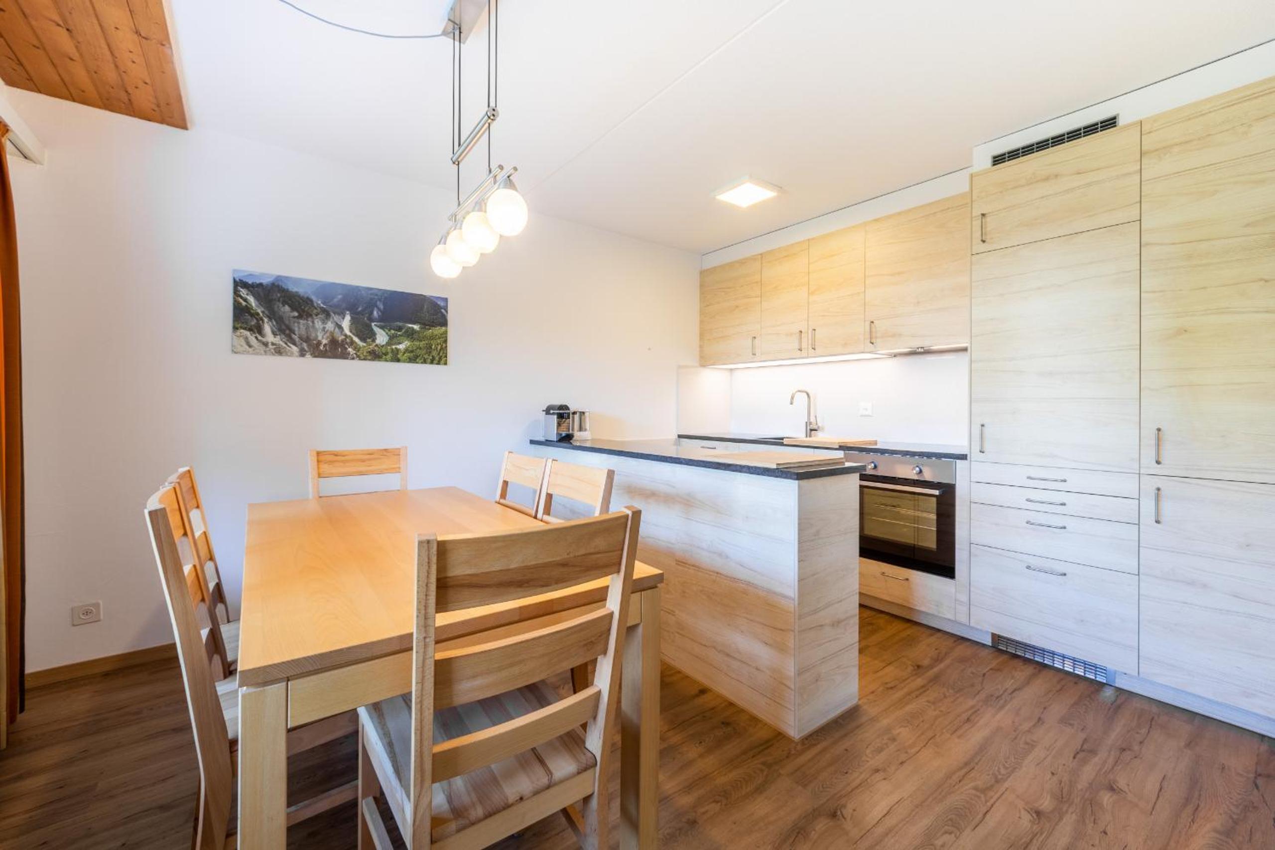 LAAX Homes - Val Signina 4-8 view 2