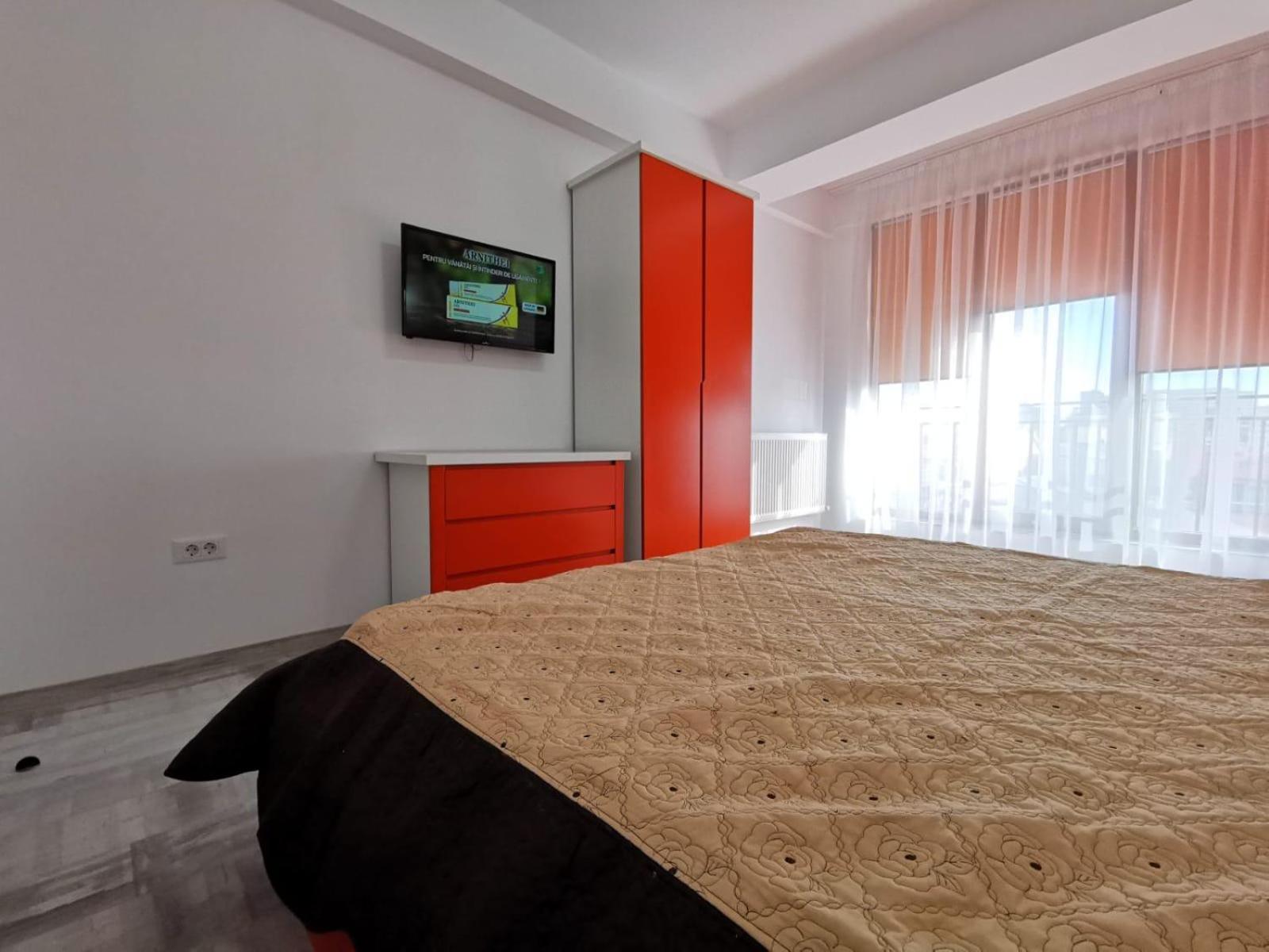 Orange Apartment-Brilliant Apartments view 2