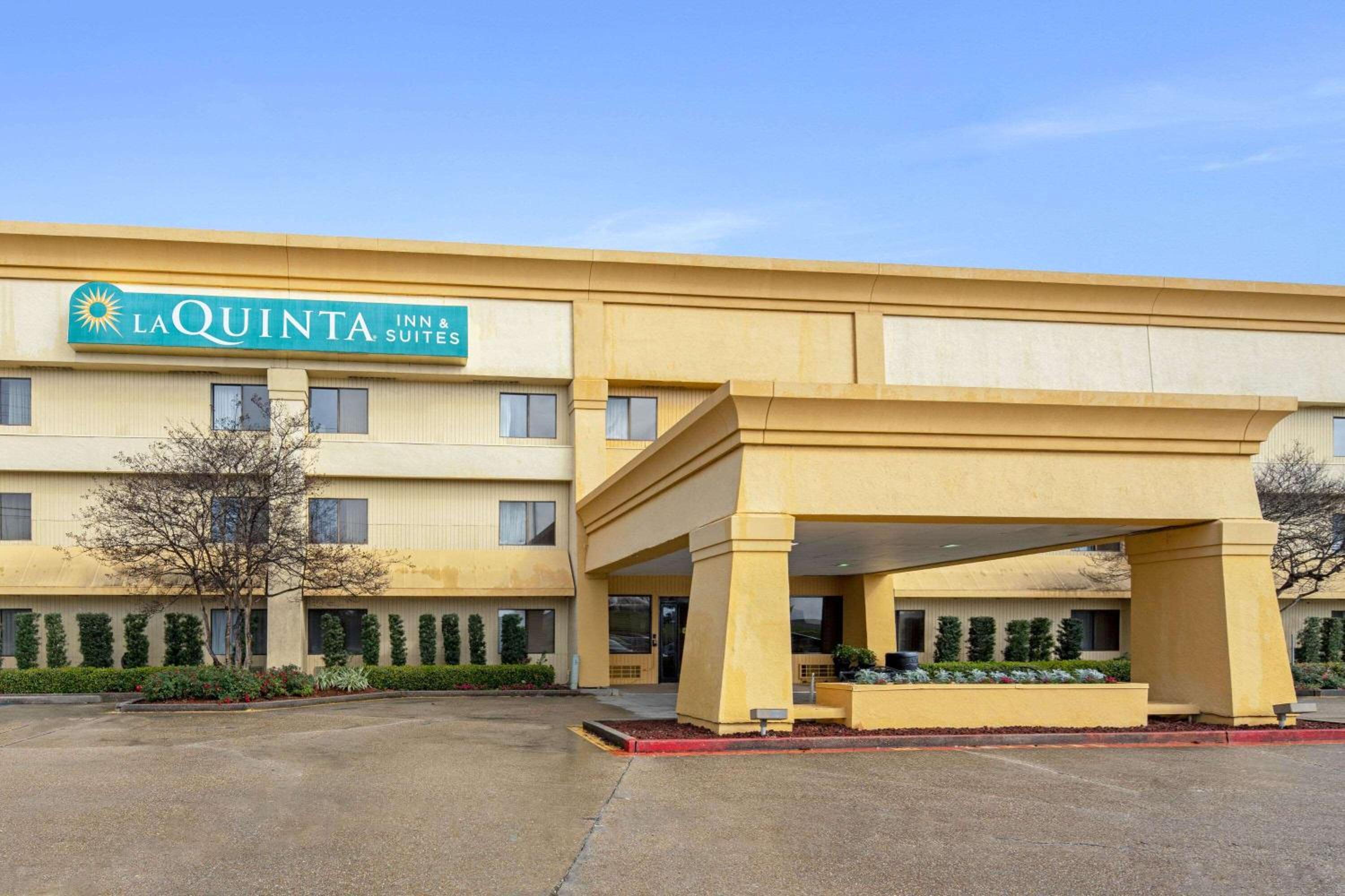 La Quinta by Wyndham Baton Rouge Siegen Lane view 3