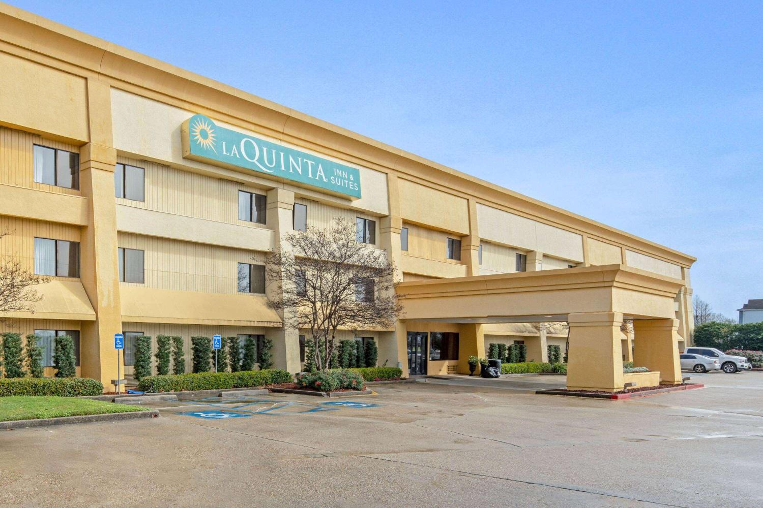 La Quinta by Wyndham Baton Rouge Siegen Lane view 4