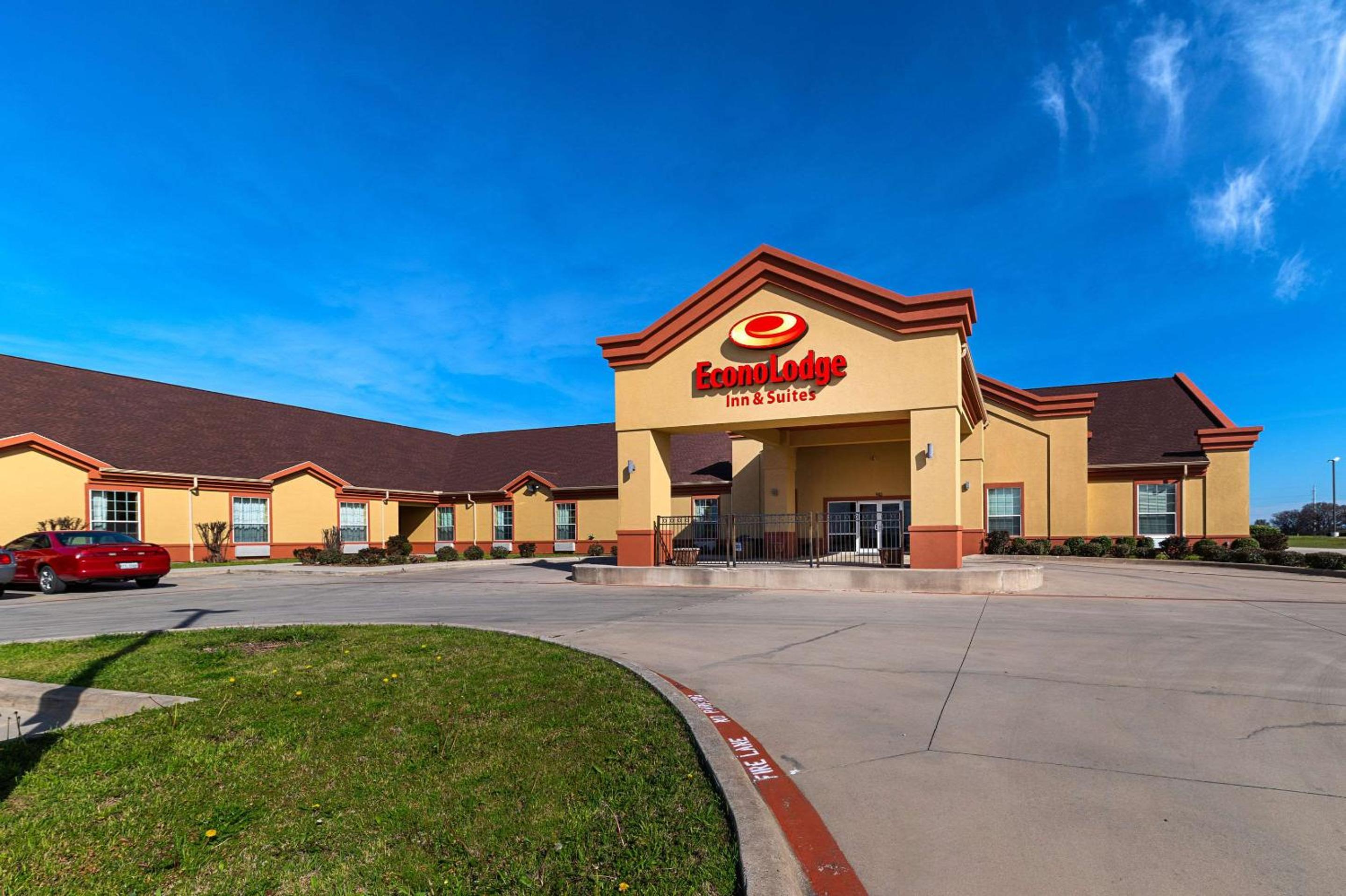 Econo Lodge Inn & Suites Bridgeport view 2