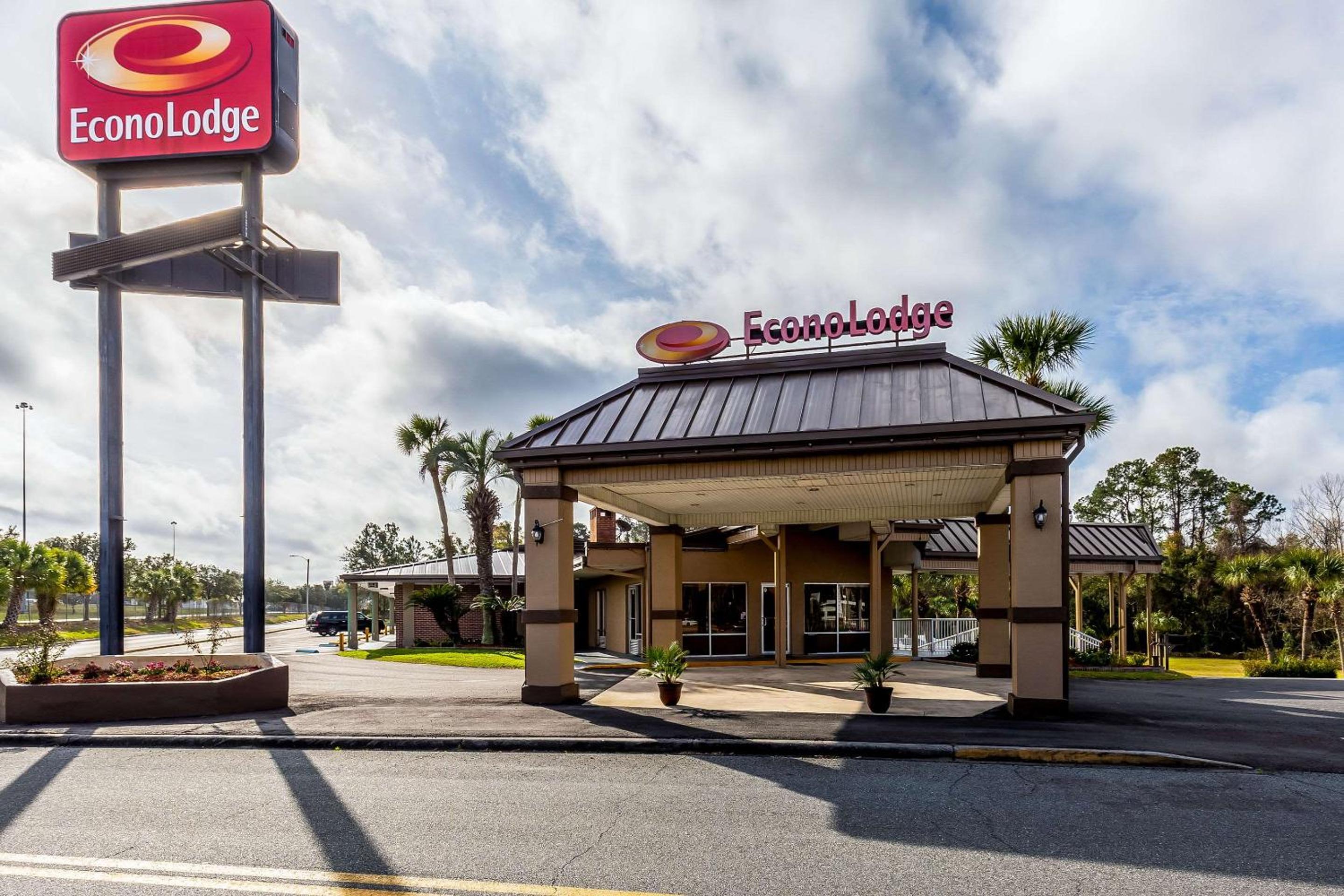 Lake City Vacations - Econo Lodge Lake City-North - Property Image 1