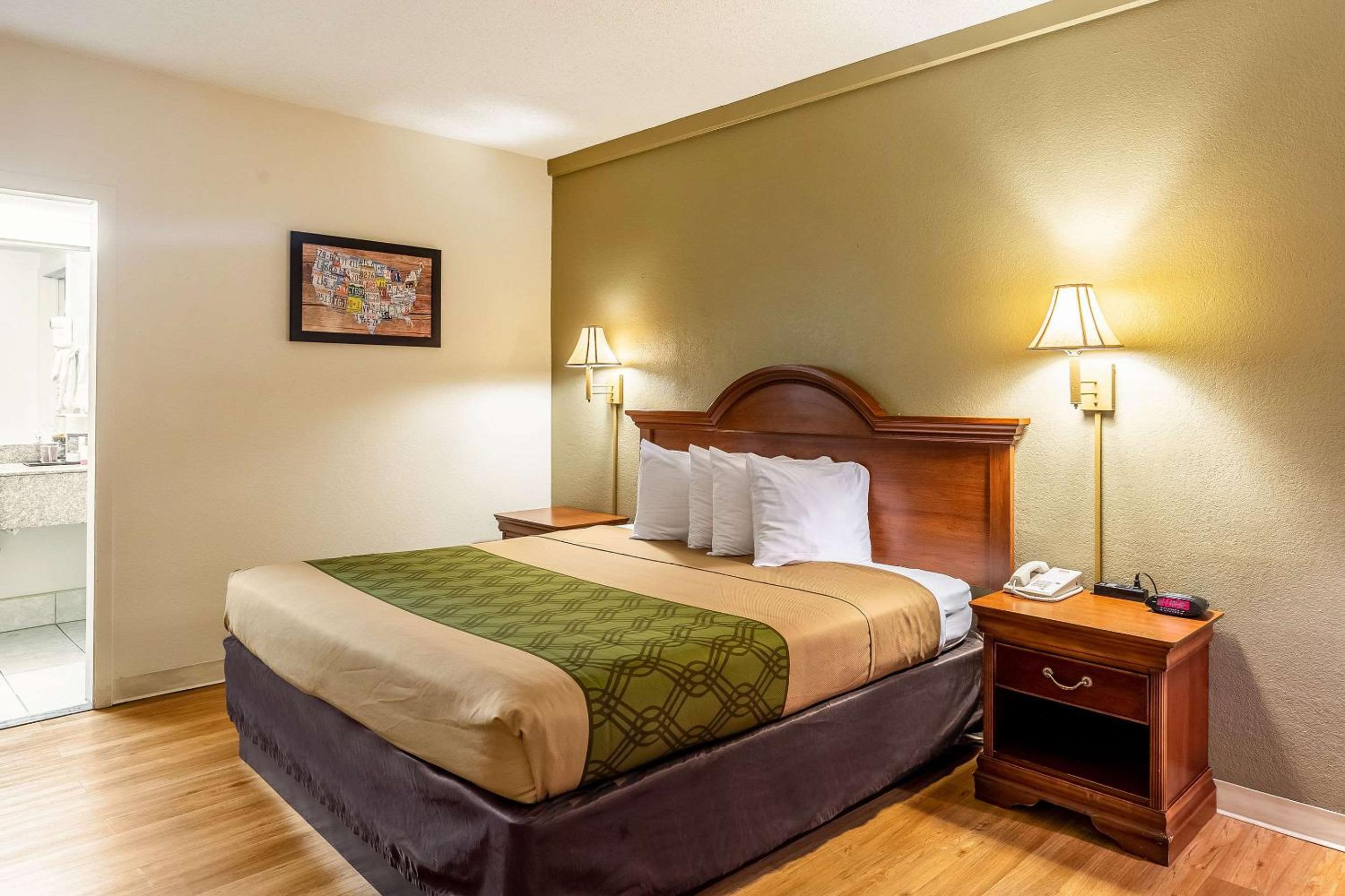 Lake City Vacations - Econo Lodge Lake City-North - Property Image 12