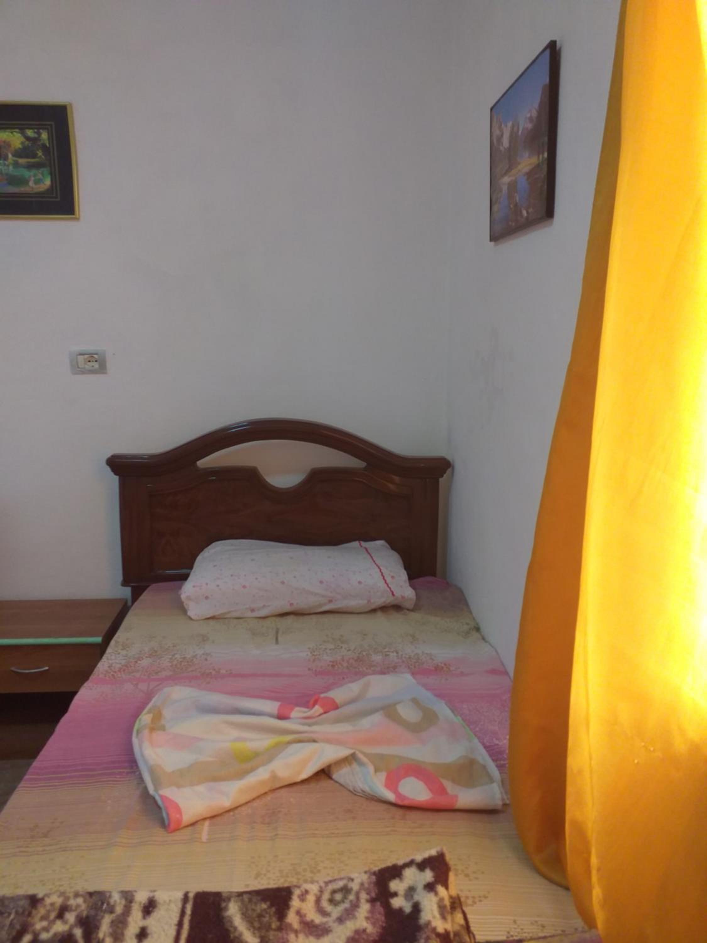 Rozafa Ferry & Accommodation