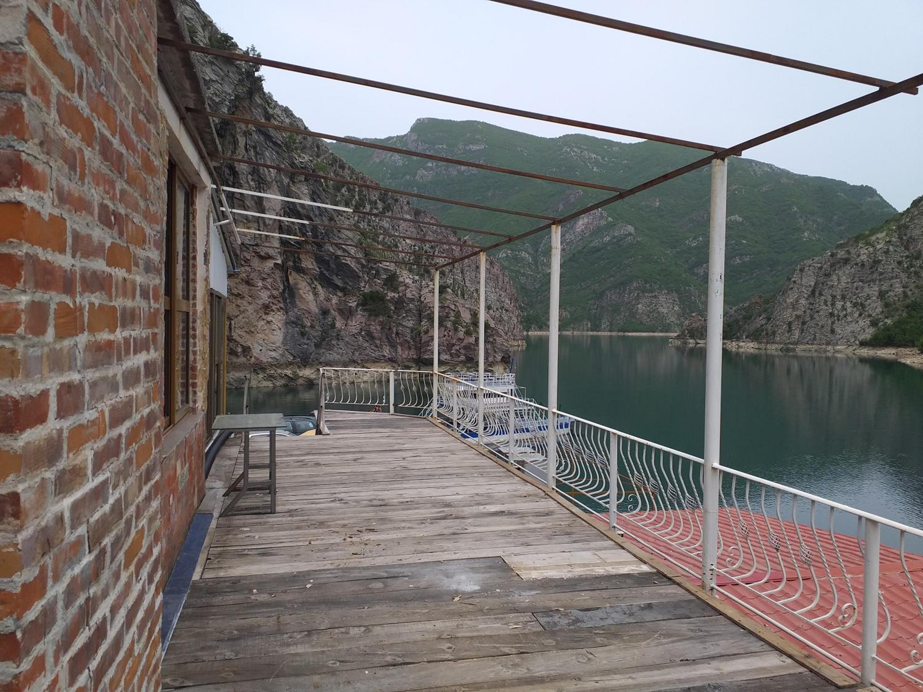 Rozafa Ferry & Accommodation