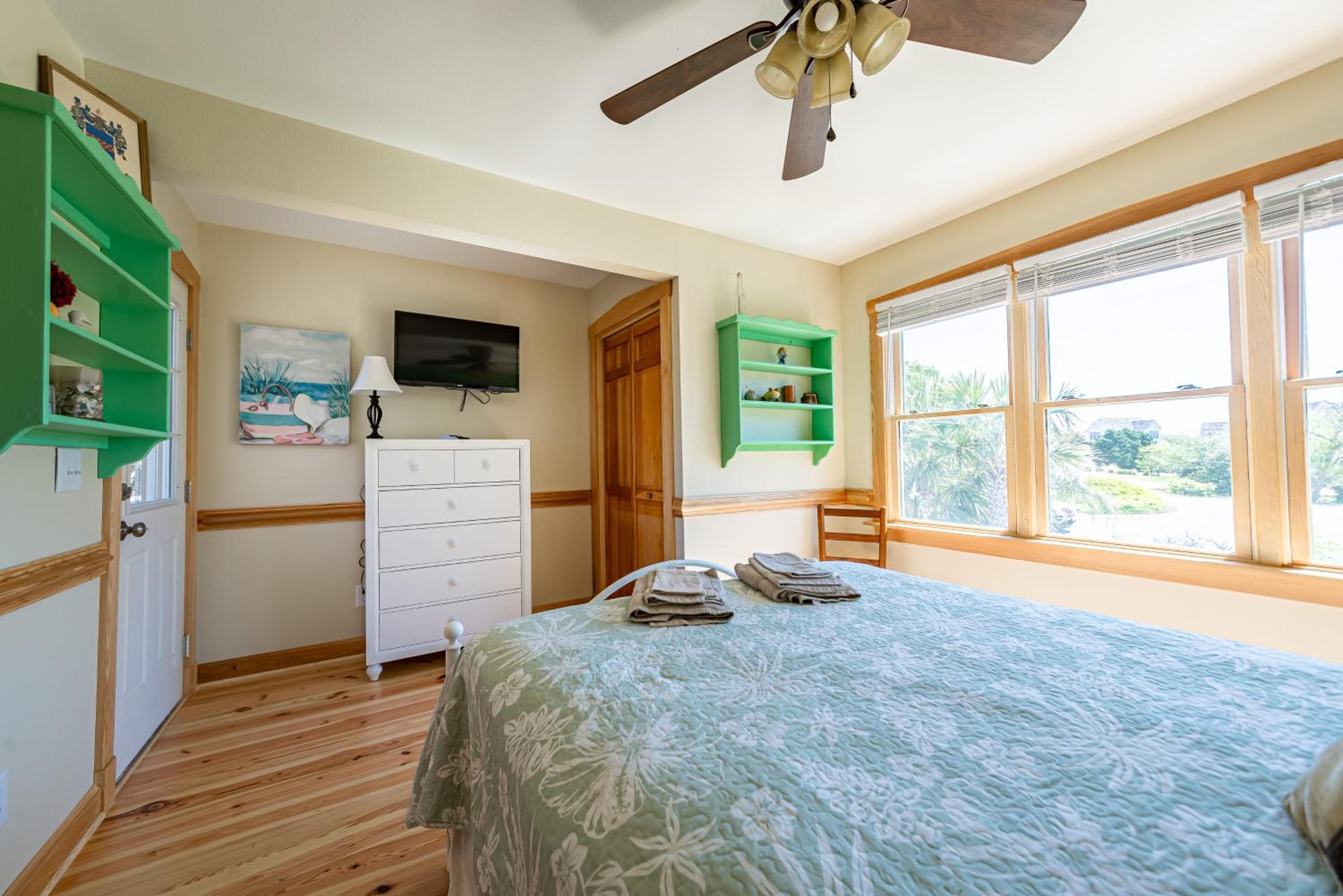 Doggone Perfect - Village at Nags Head, Soundfront, Golf Course View, Pool, Hot Tub, Pets OK, Flex Stays