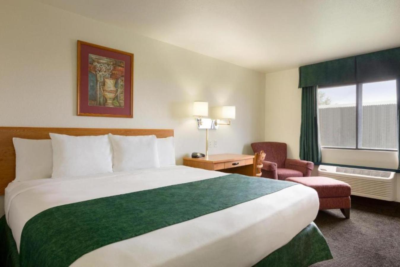 Alpine Vacations - Travelodge by Wyndham Alpine - Property Image 3