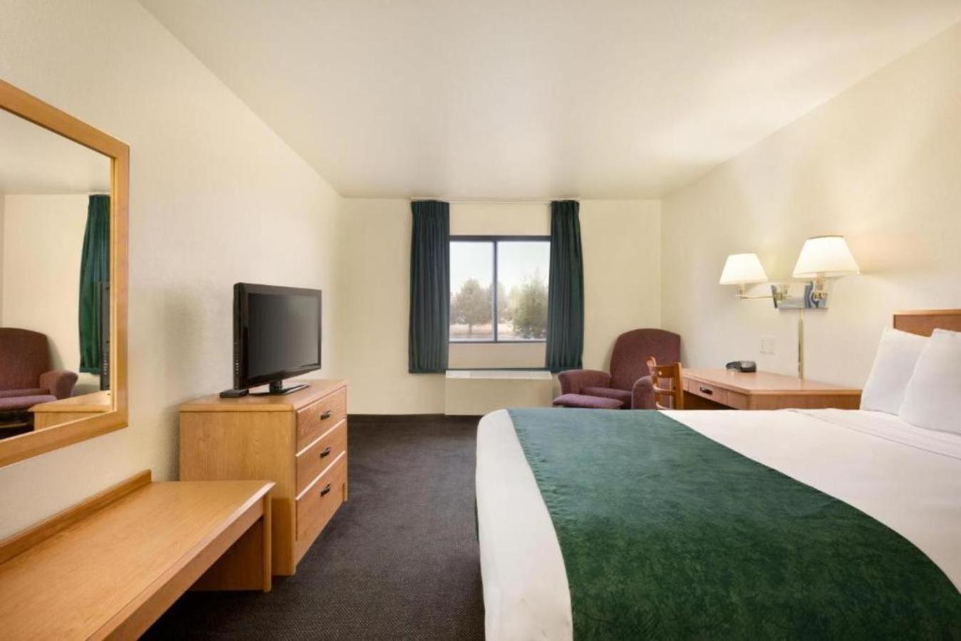 Alpine Vacations - Travelodge by Wyndham Alpine - Property Image 4