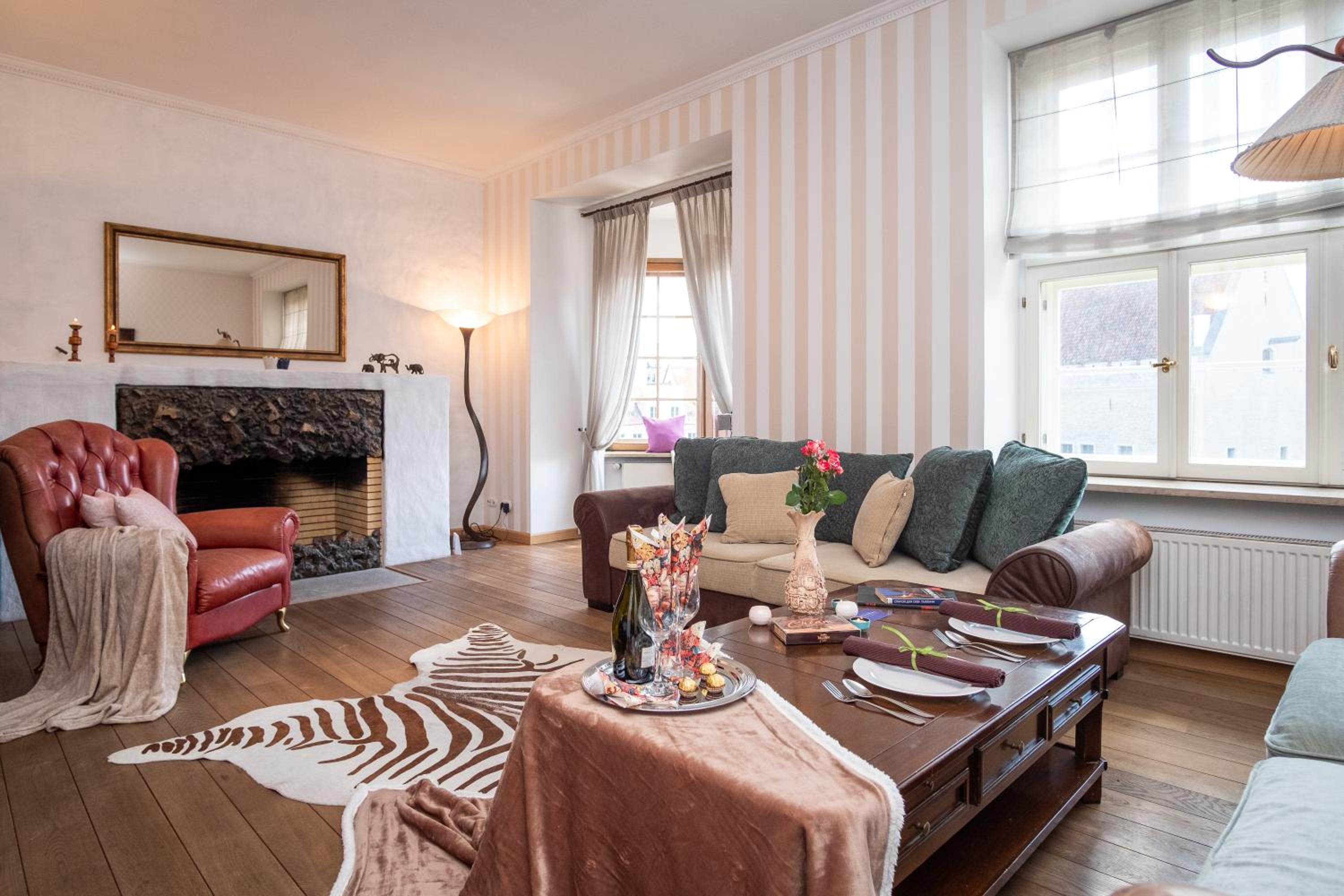 Dream Stay - Main Square Apartment with Picturesque View