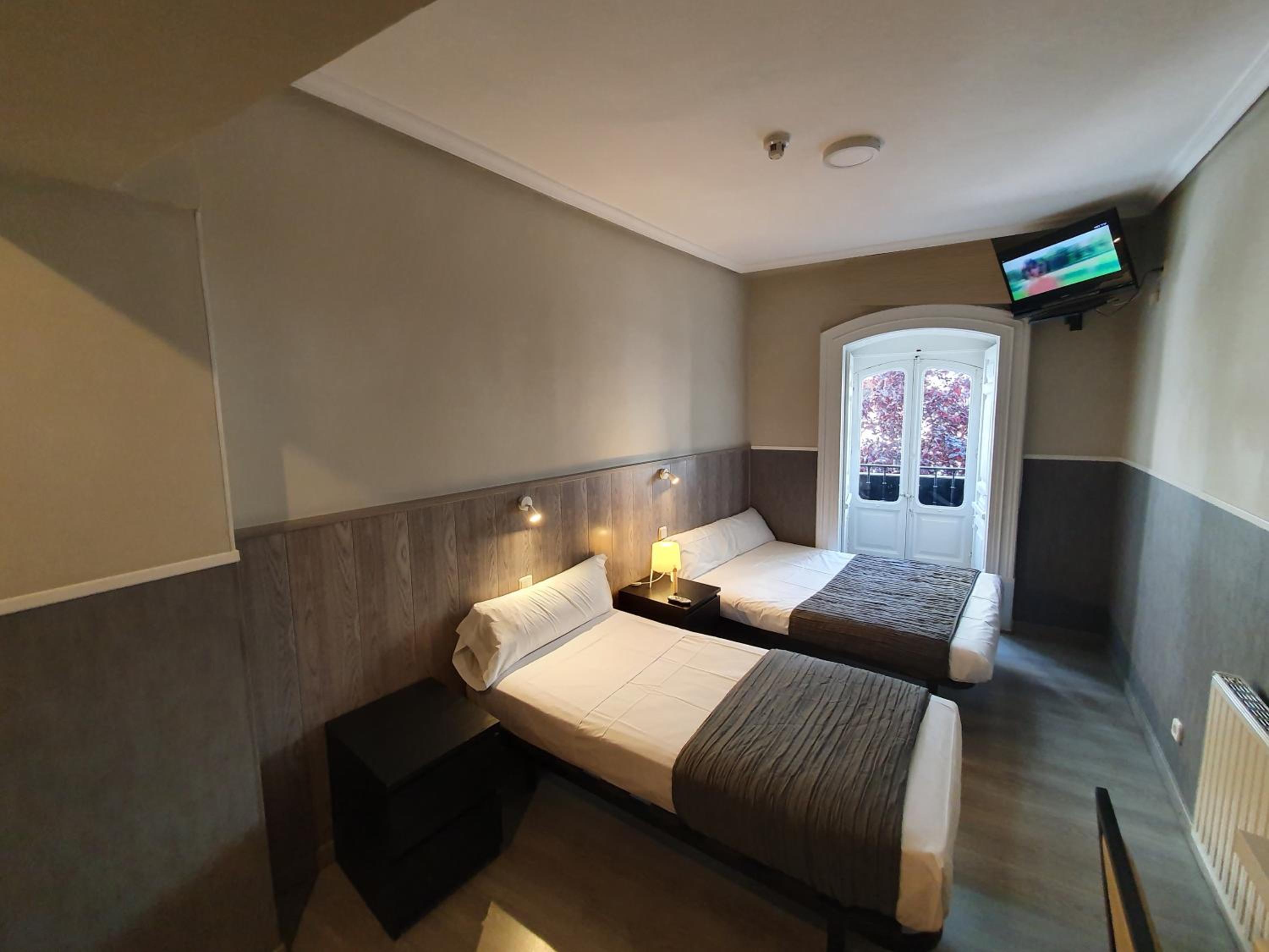 Plaza Dort Rooms IV - Image 5