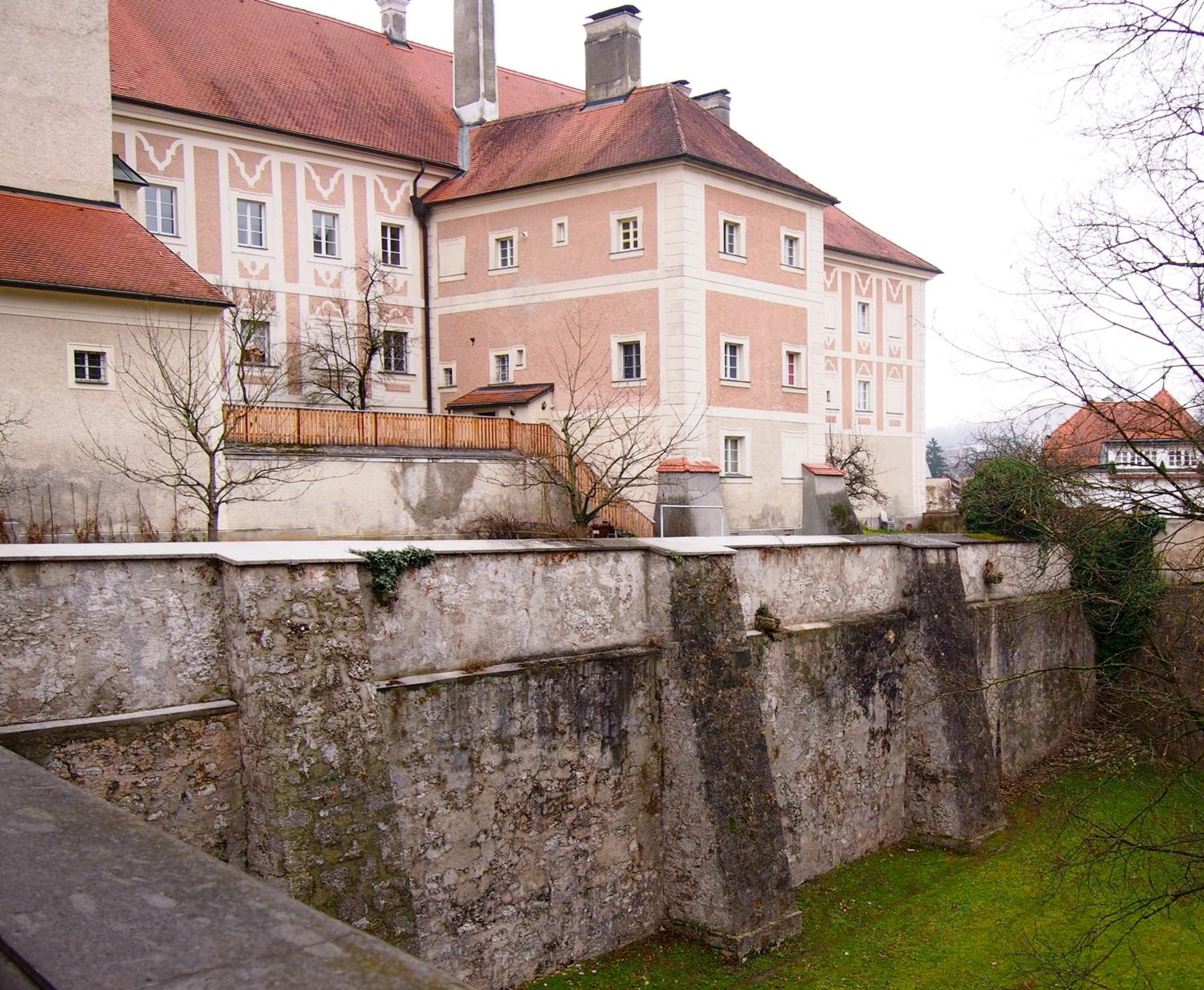 Steyr Mitte 2 Schlafzimmer Apartment ruhig mit Carport und Garten view 5