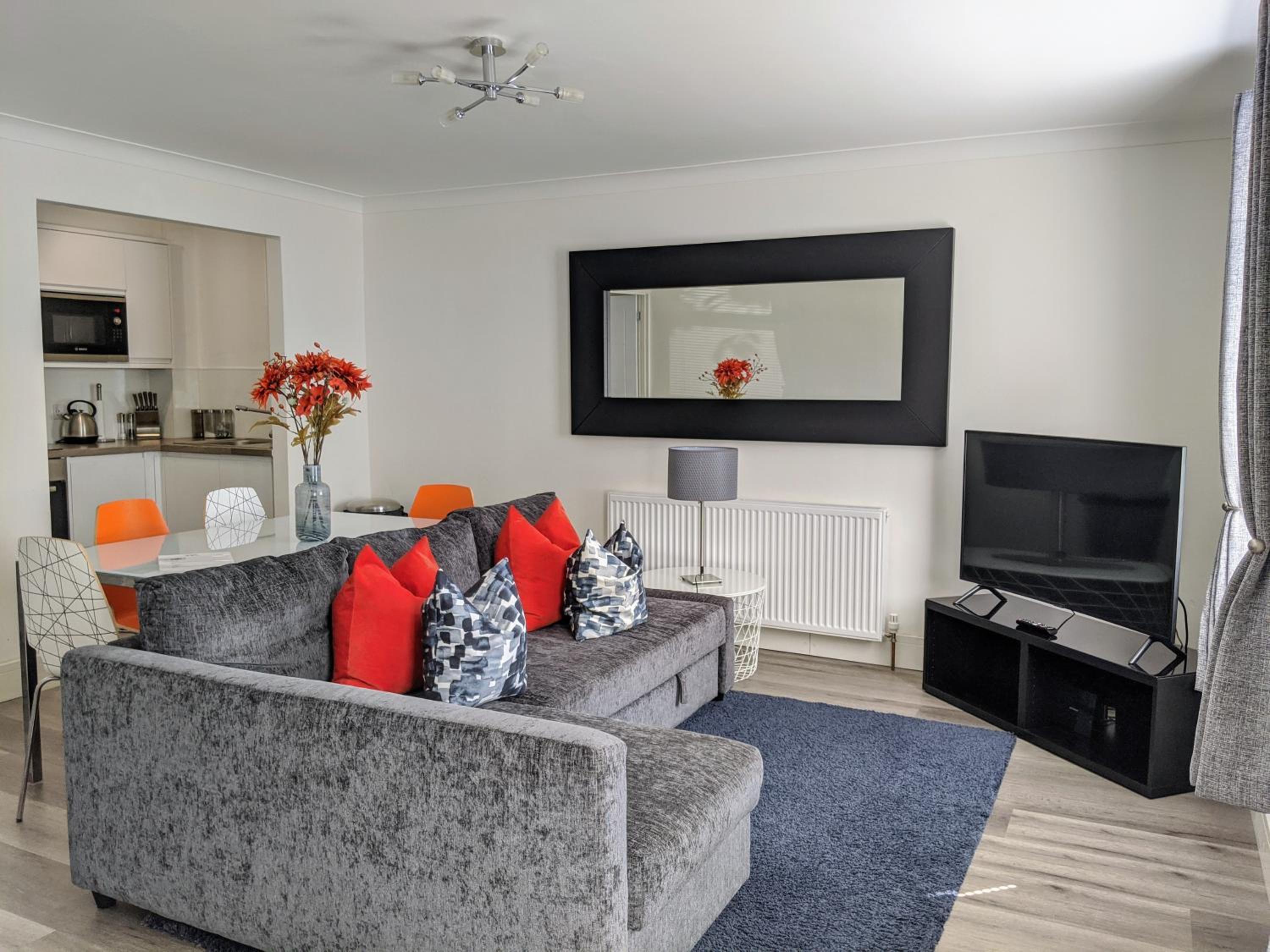 Saffron Court by Wycombe Apartments - Apt 06 view 3