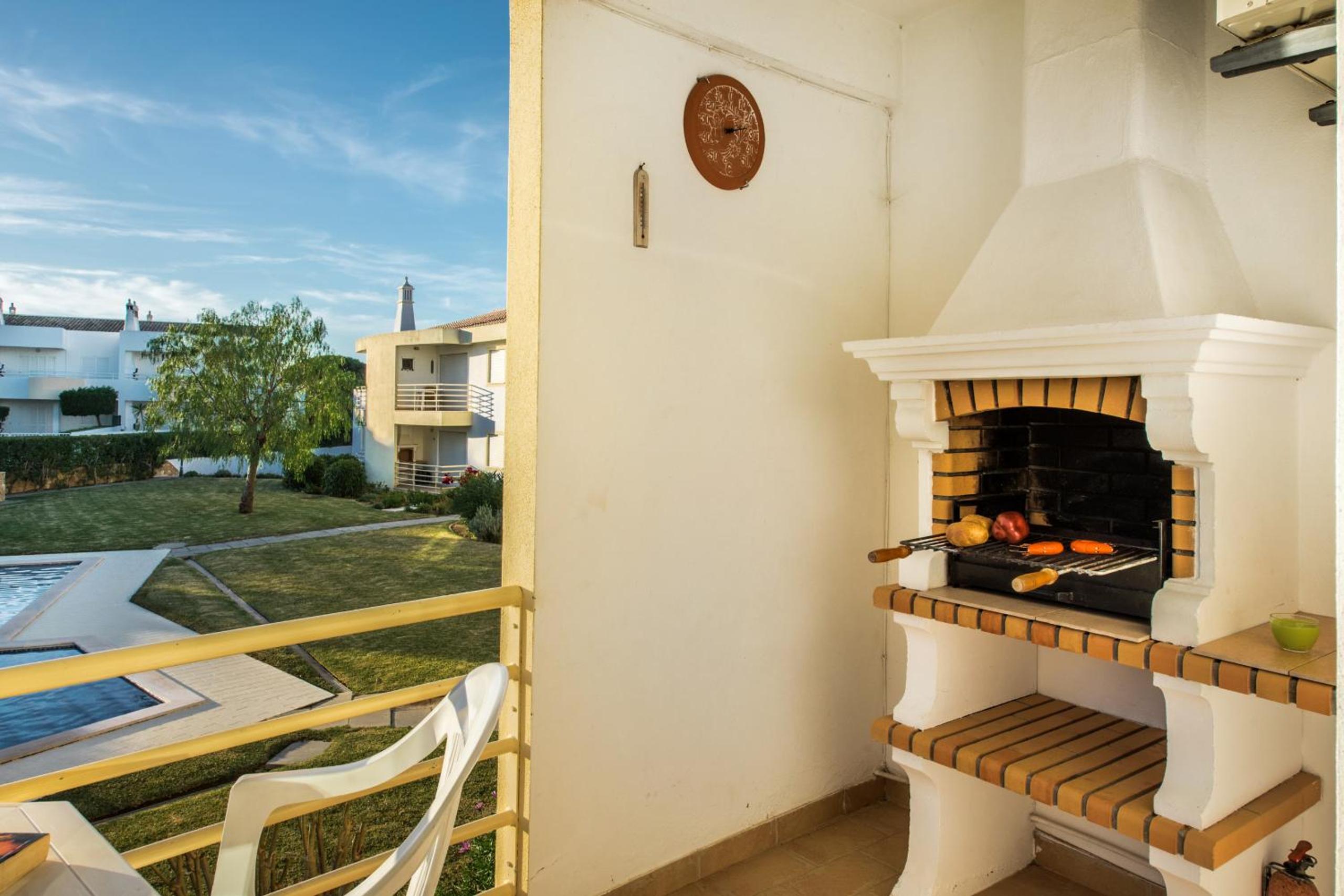 Apt Galé Garden AA by Algarve Villa Holidays view 4