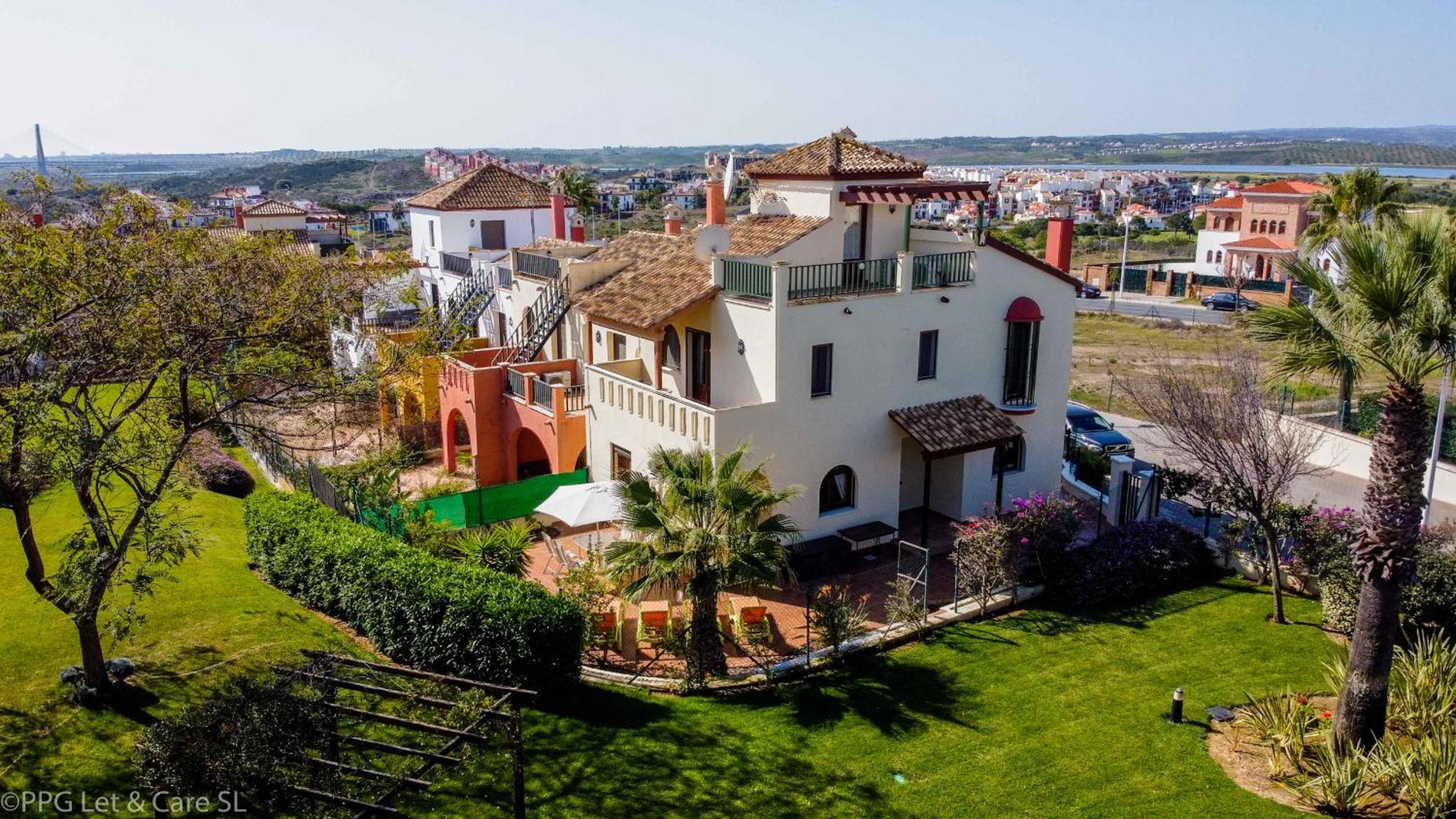 (MIL001) Townhouse with Beautiful Terrace view 2