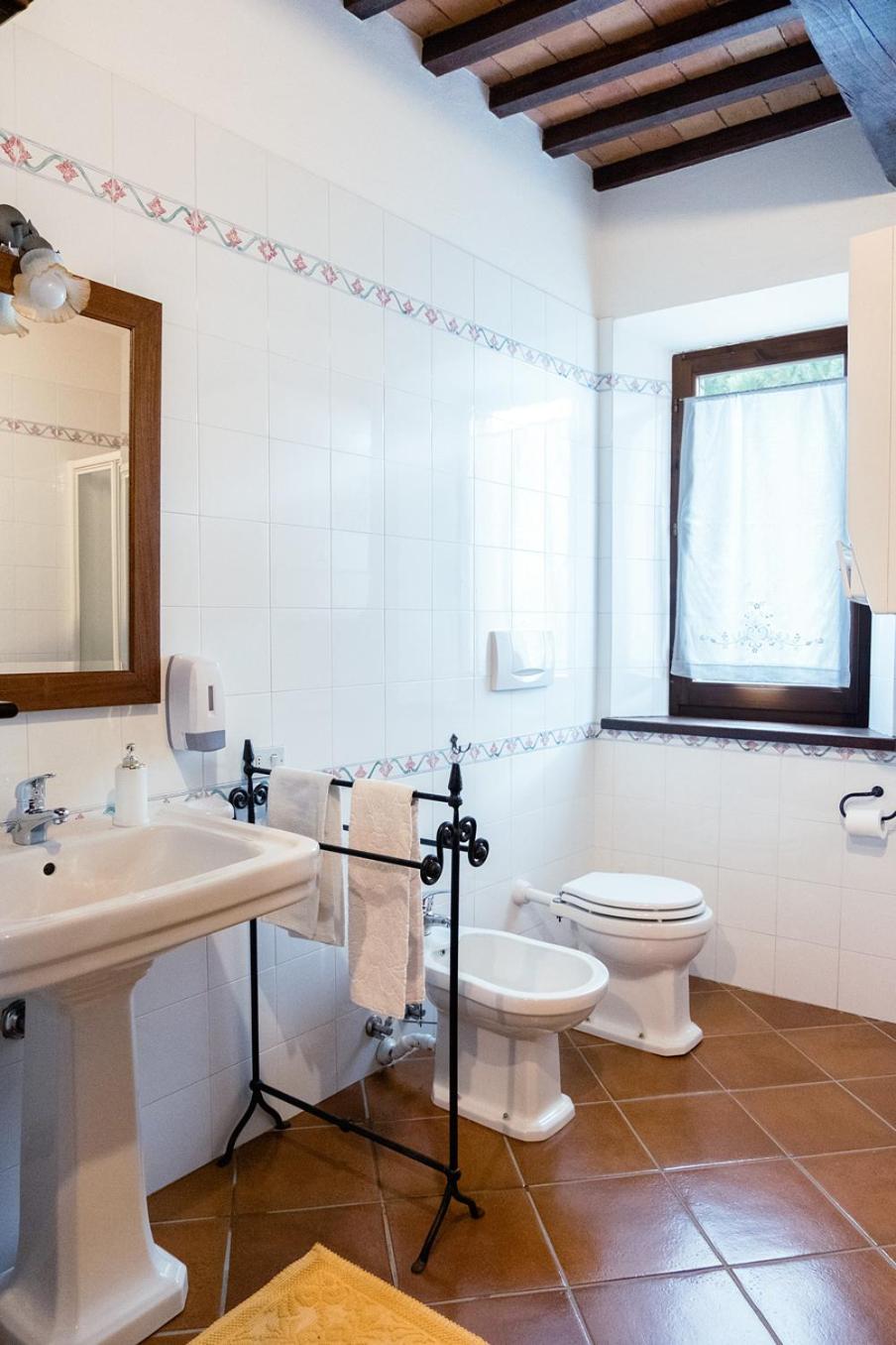 Villa Chiccheio Rooms view 5