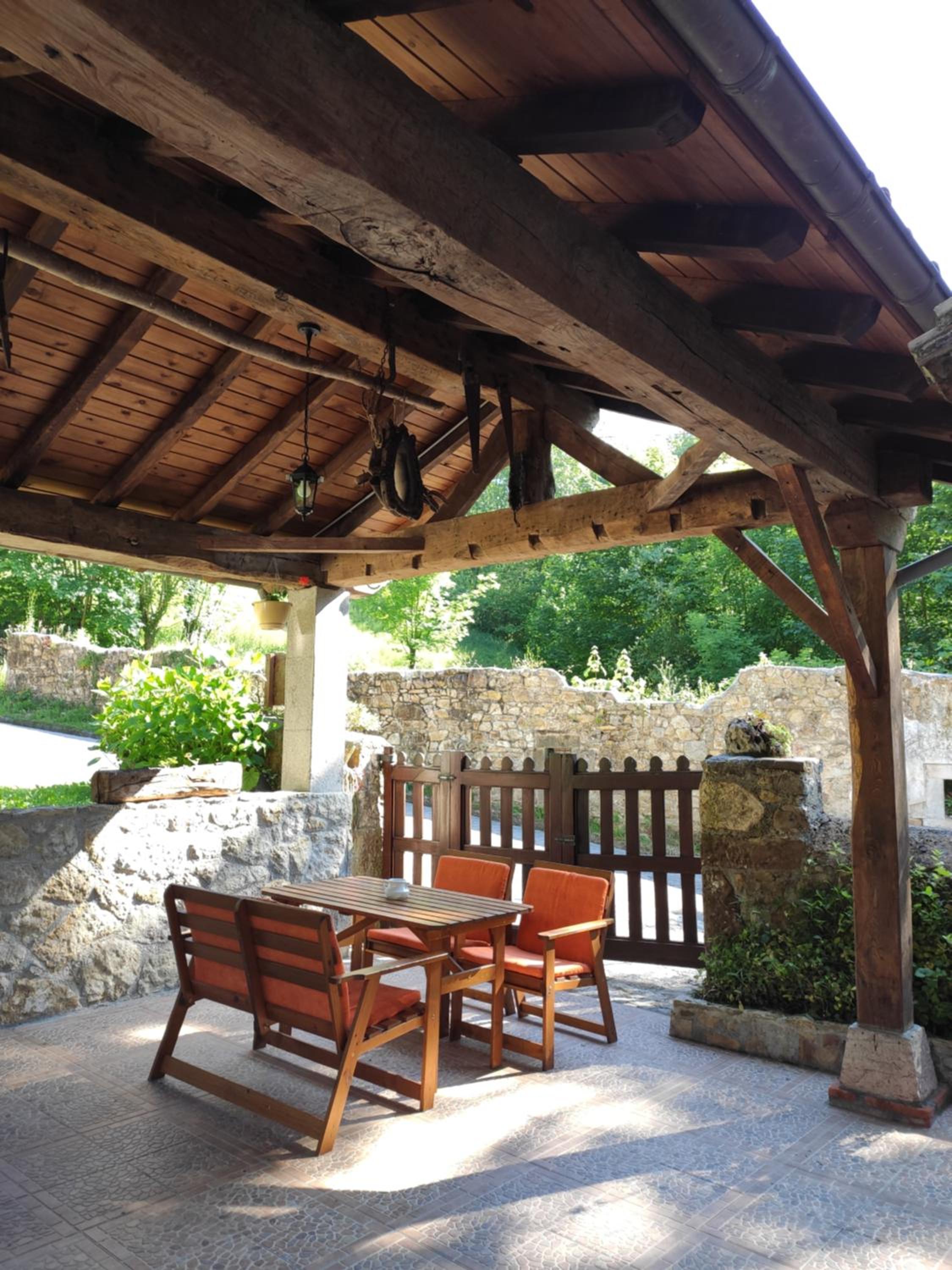 Apartamentos Rurales La Caviana