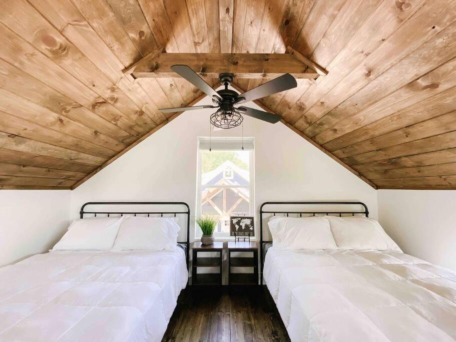 Cozy Smoky Mountain Tiny House view 5