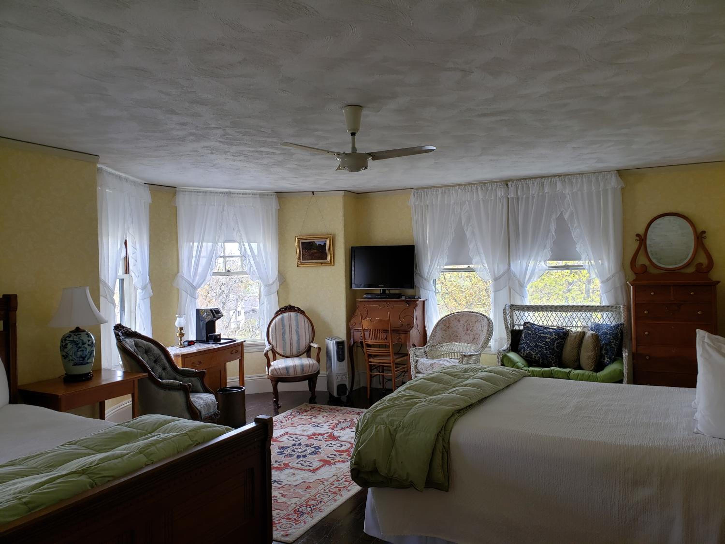 Moseley Cottage Inn and The Town Motel