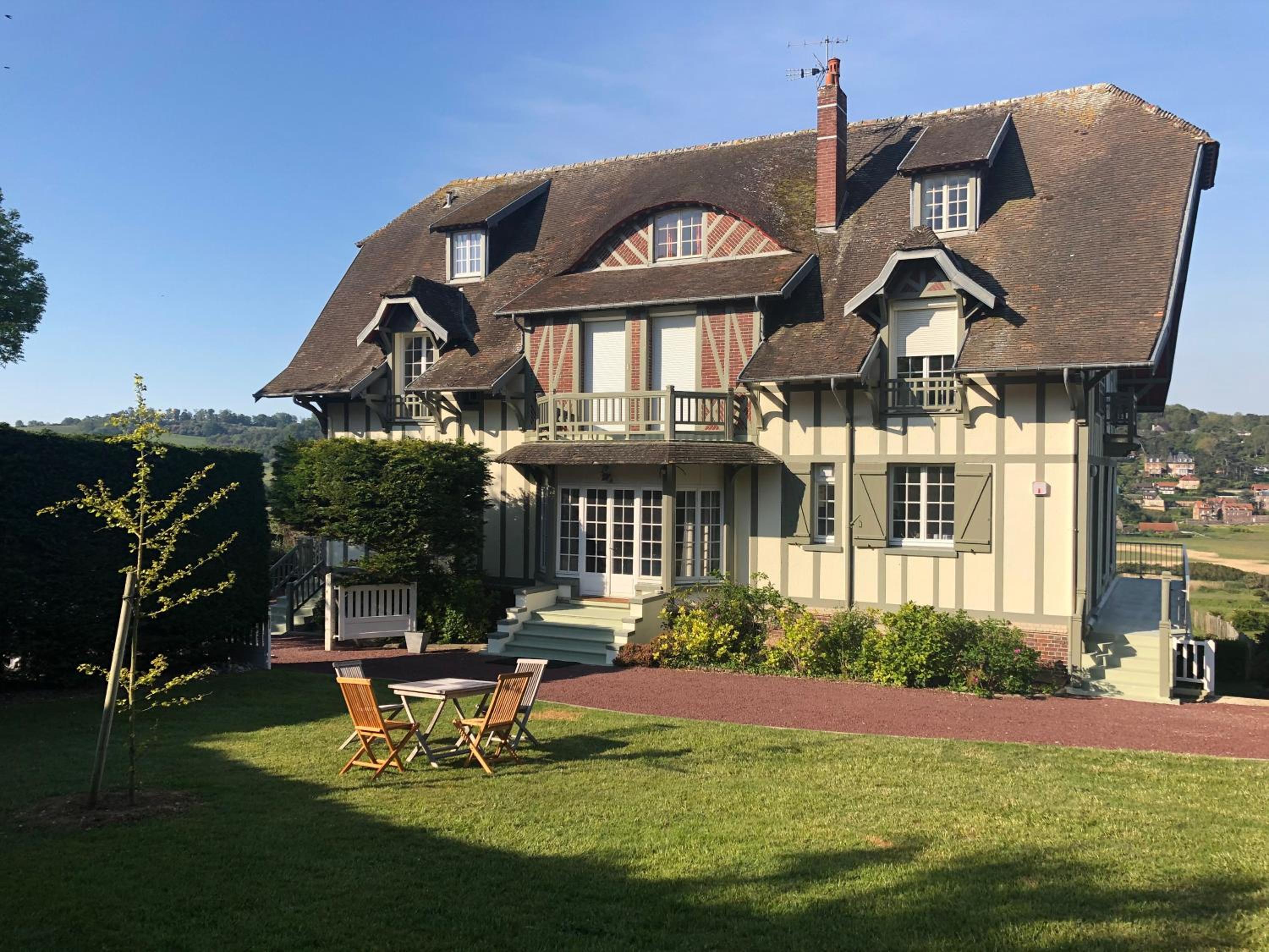 The Old Fenwick House view 4