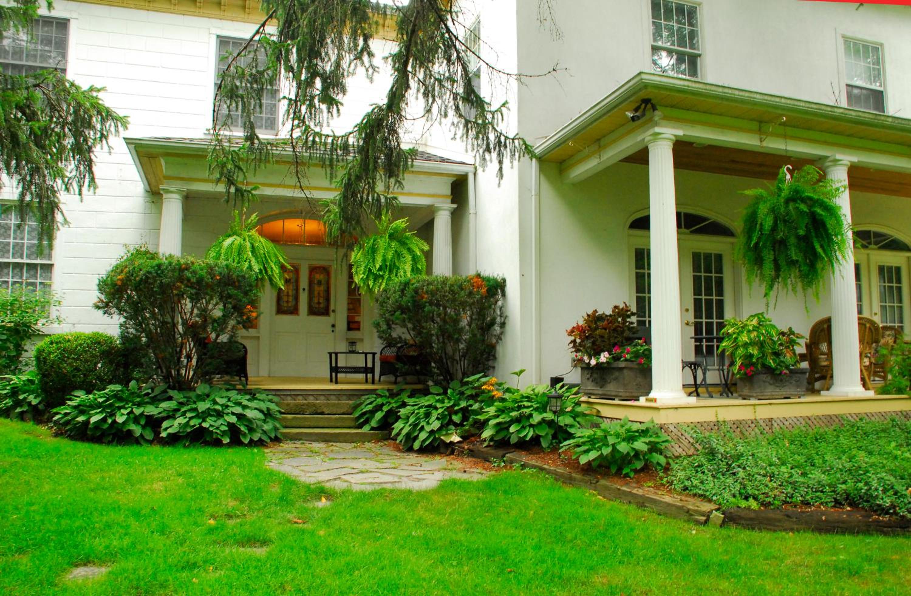 Brockamour Manor Bed and Breakfast