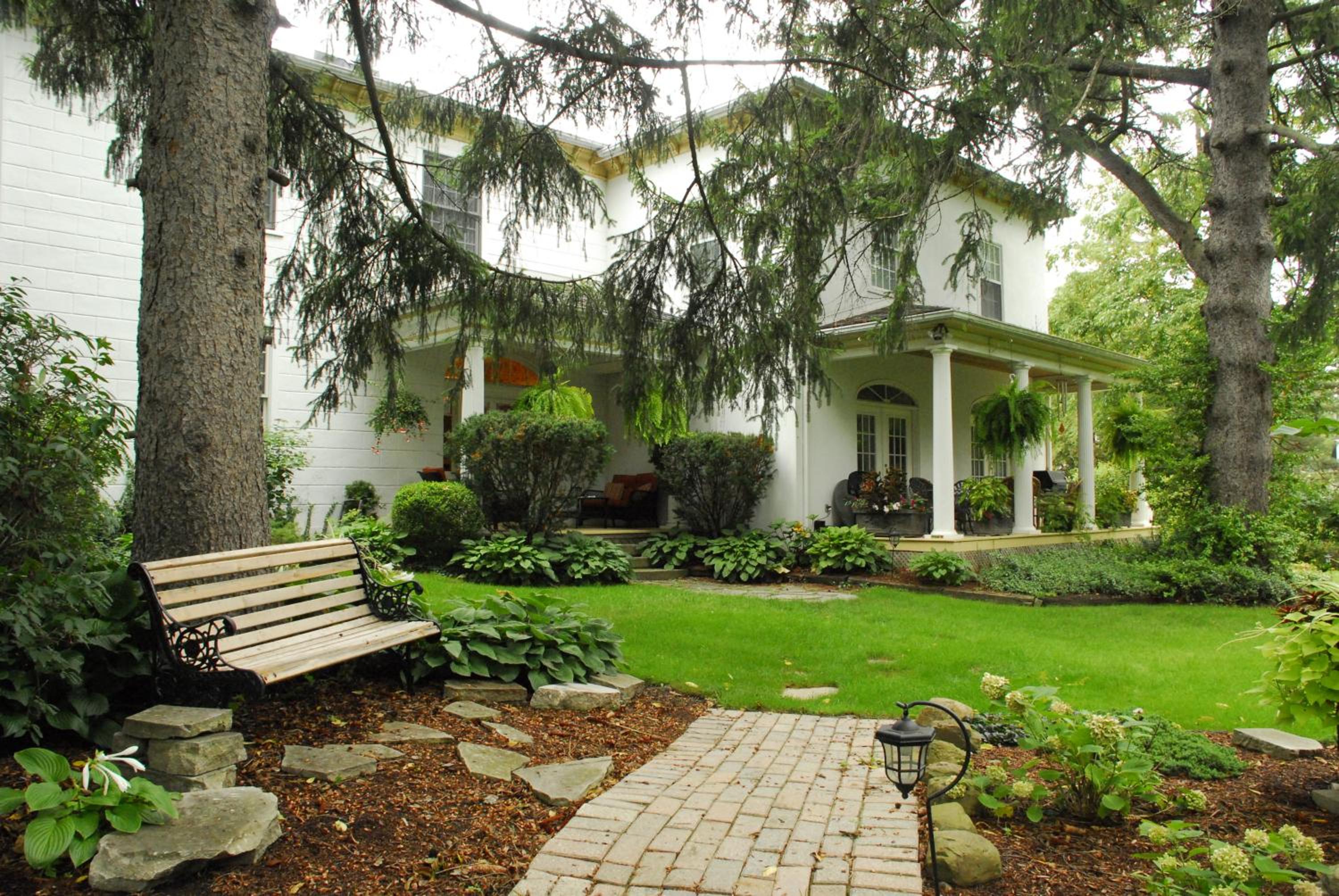 Brockamour Manor Bed and Breakfast