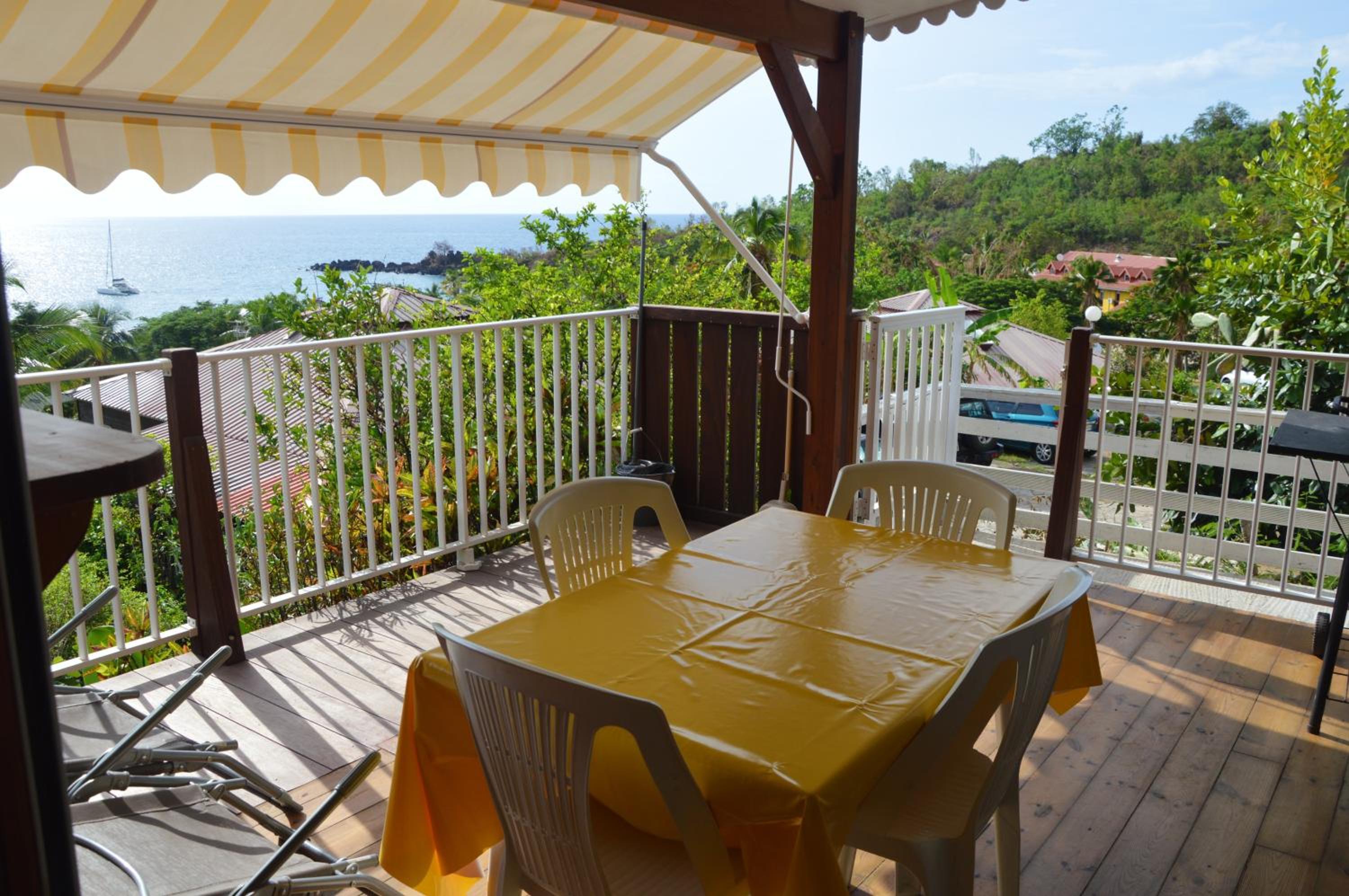 Bungalow enchanteur à Bouillante avec vue sur la mer