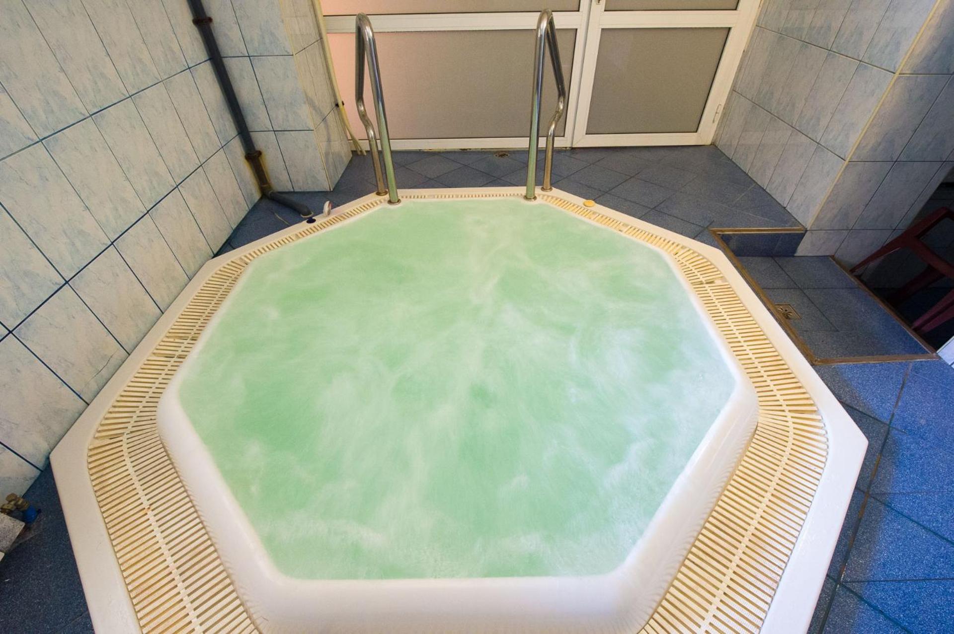 Jacuzzi