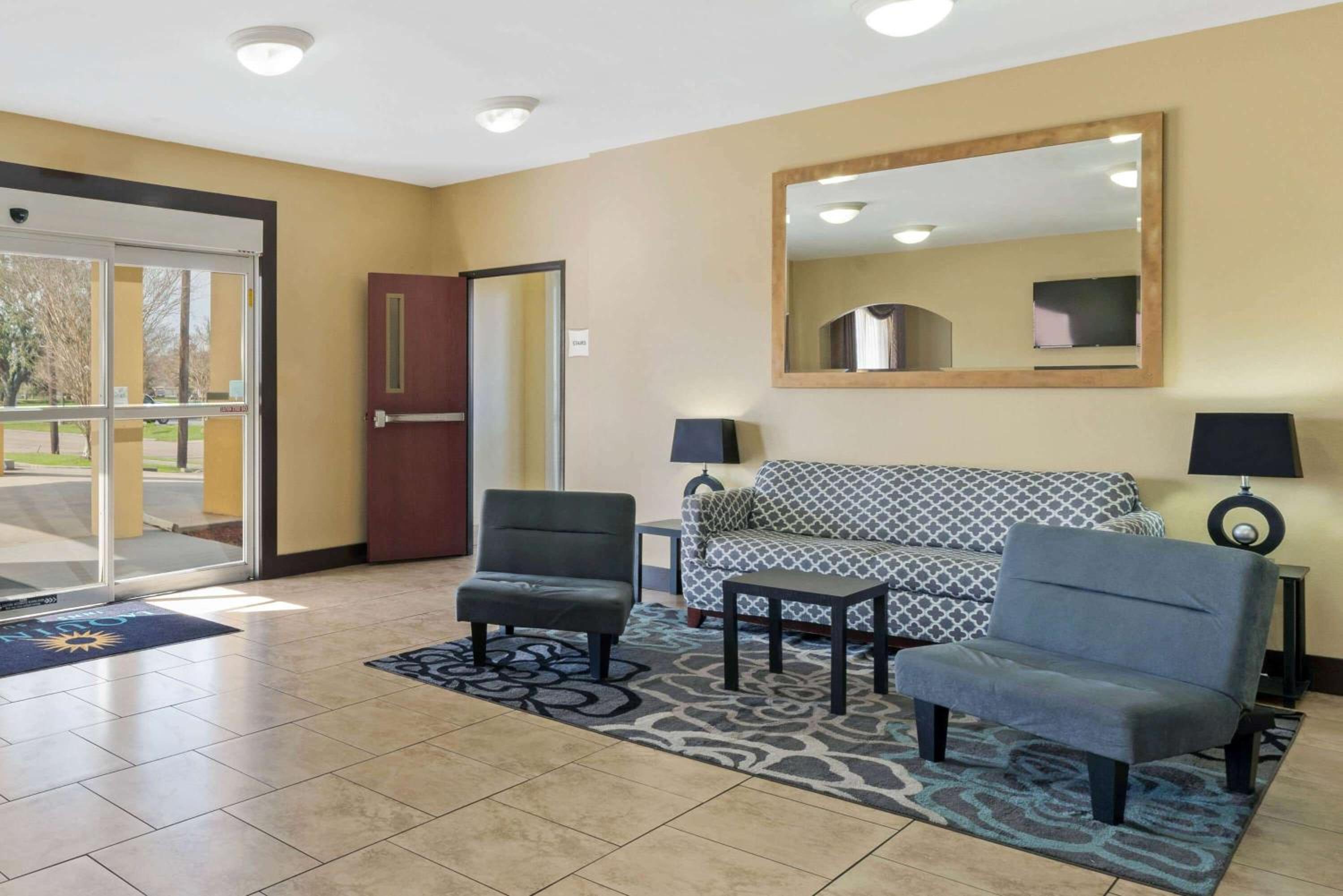 Morgan City Vacations - La Quinta by Wyndham Morgan City - Property Image 3