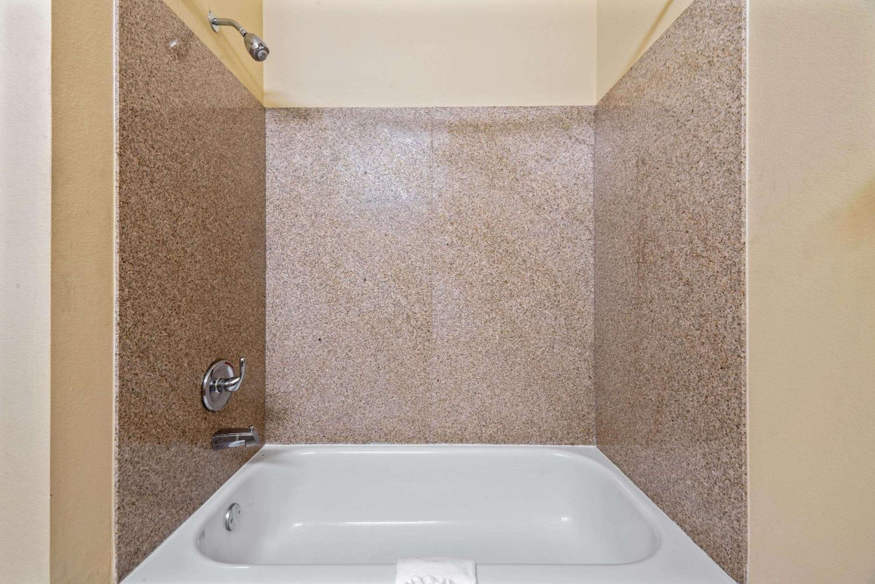 Morgan City Vacations - La Quinta by Wyndham Morgan City - Property Image 35
