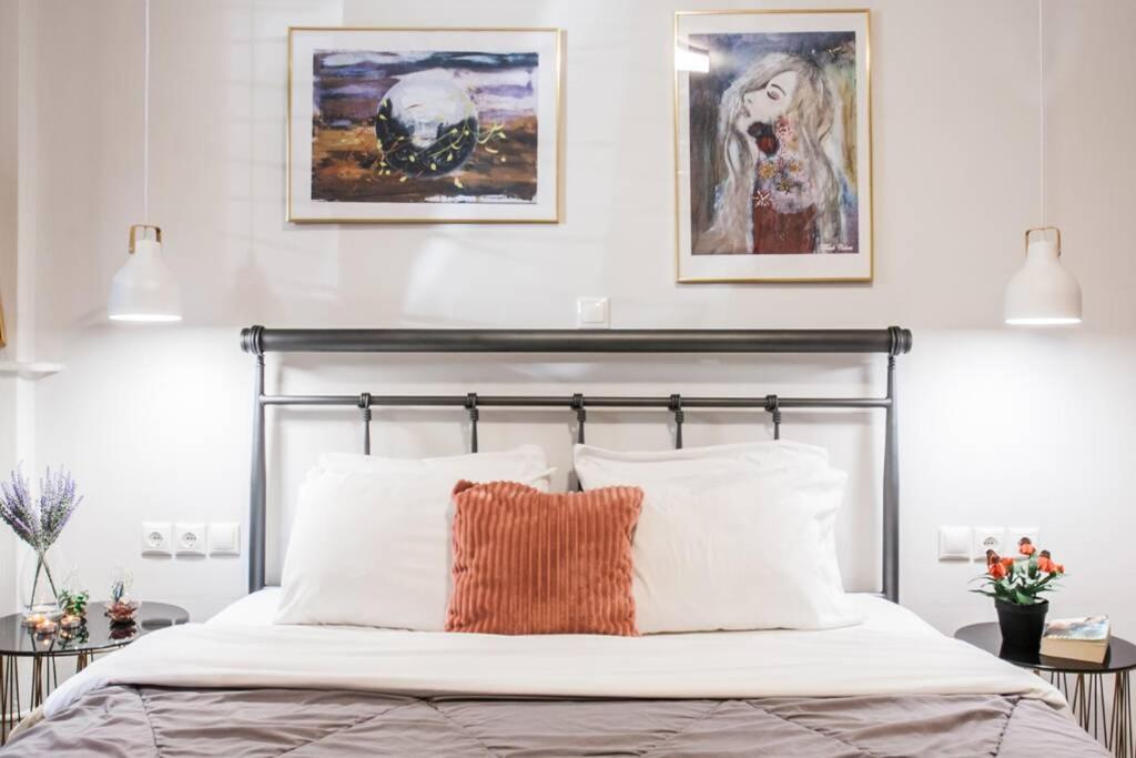 Amazing new Elegant Apt in the shadow of Acropolis (and Netflix)