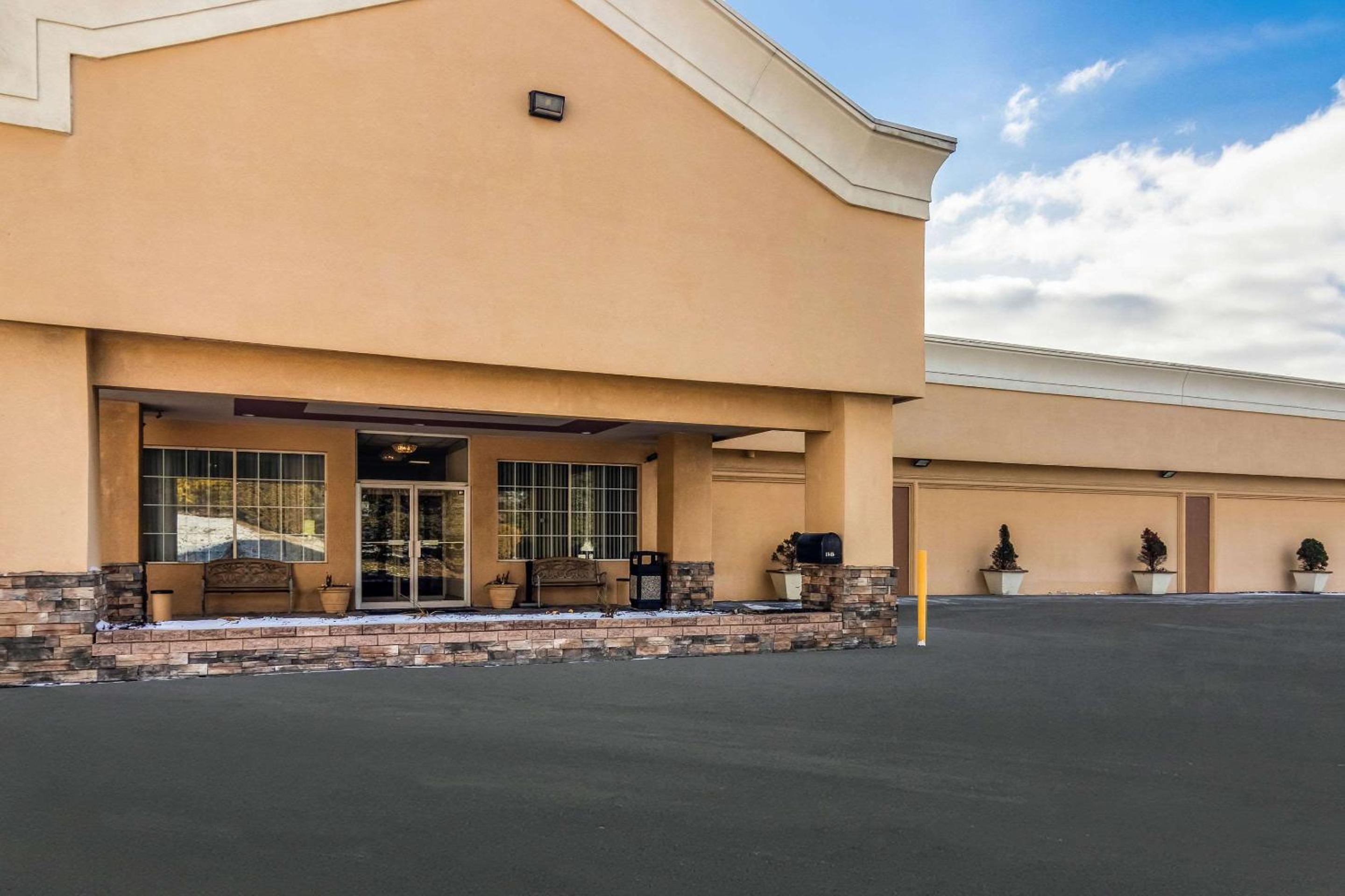Quality Inn & Suites Indiana South view 3