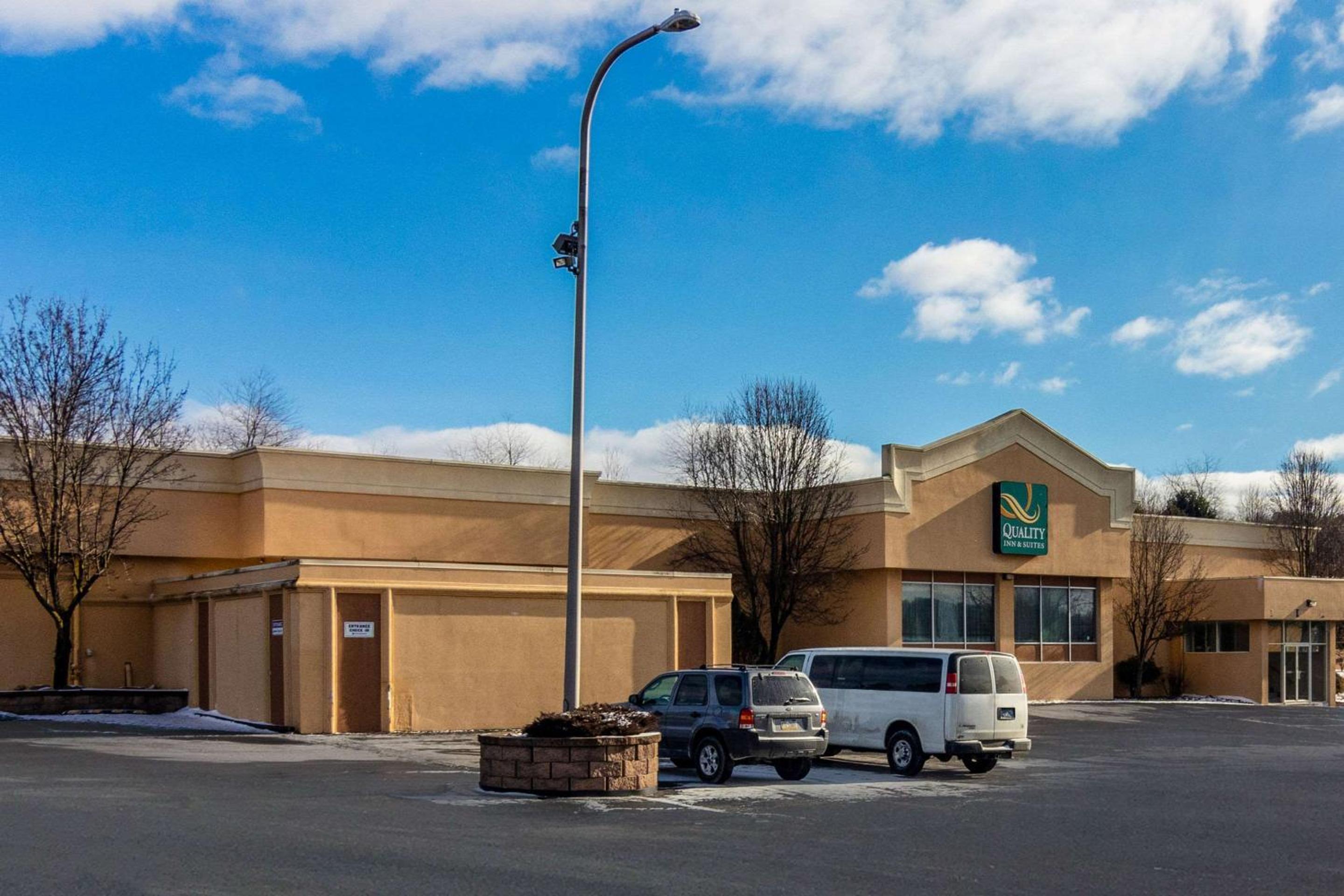 Quality Inn & Suites Indiana South view 4