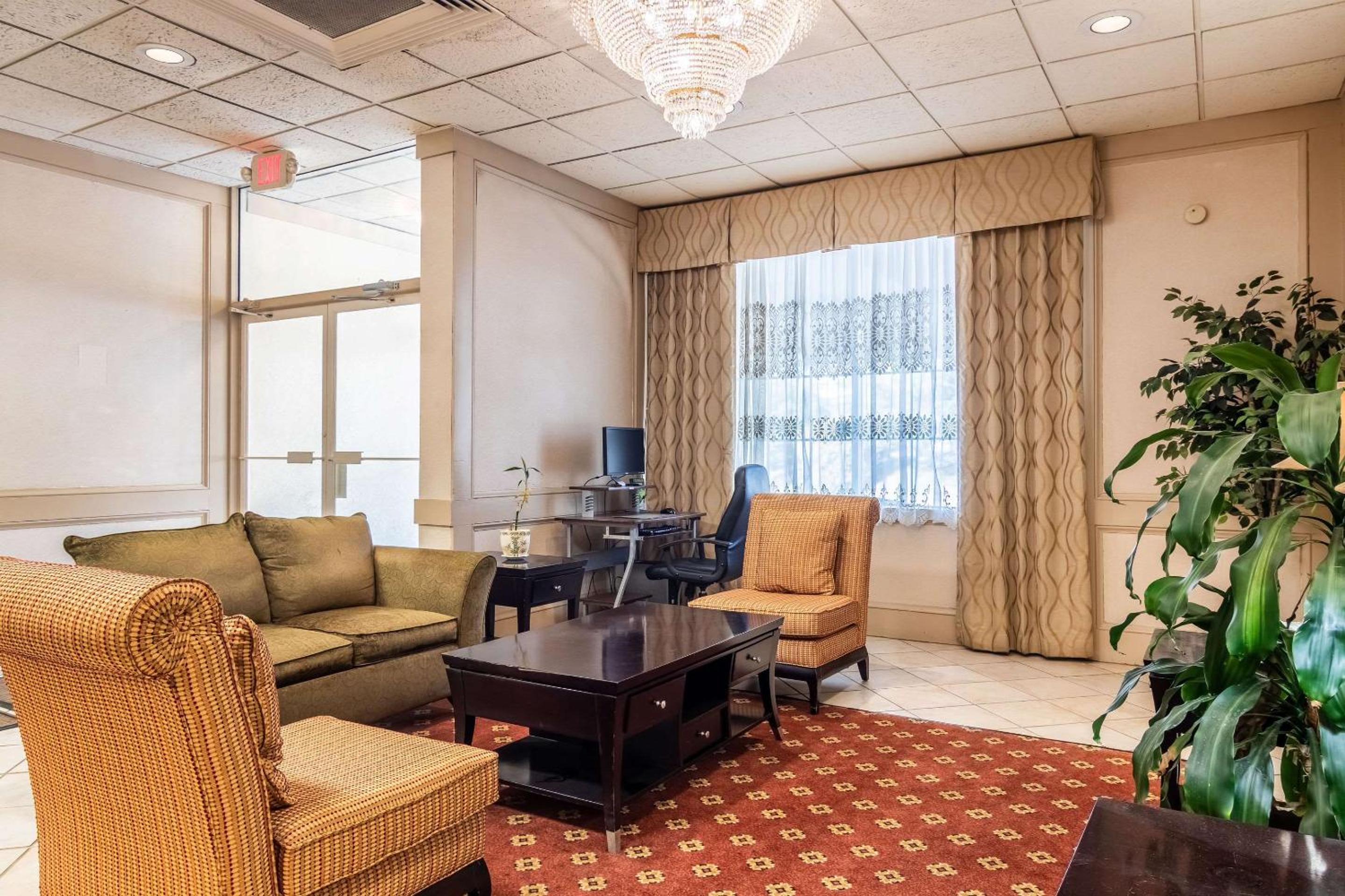 Quality Inn & Suites Indiana South view 5