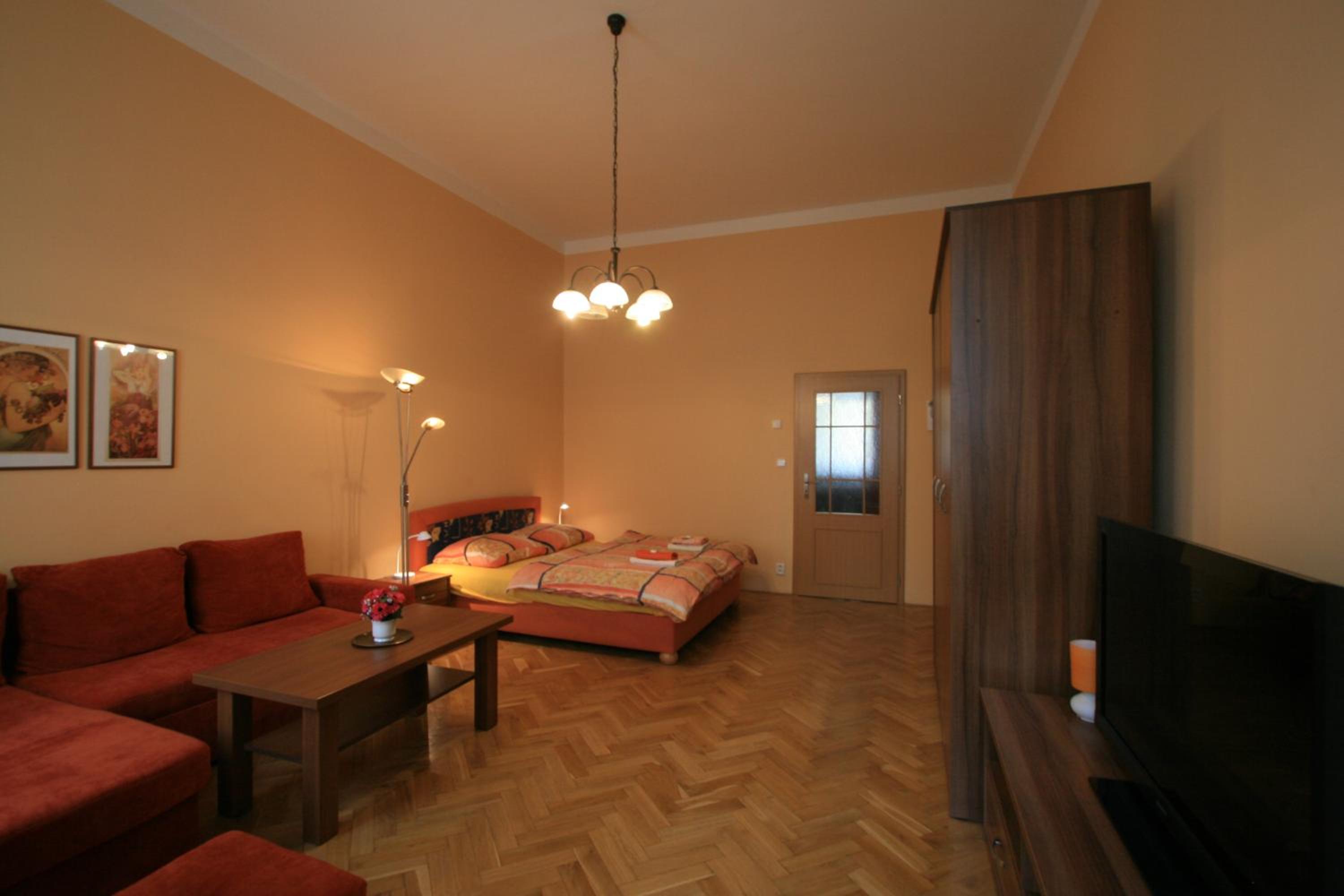 Apartment No. 19 Jaltská 3 view 5