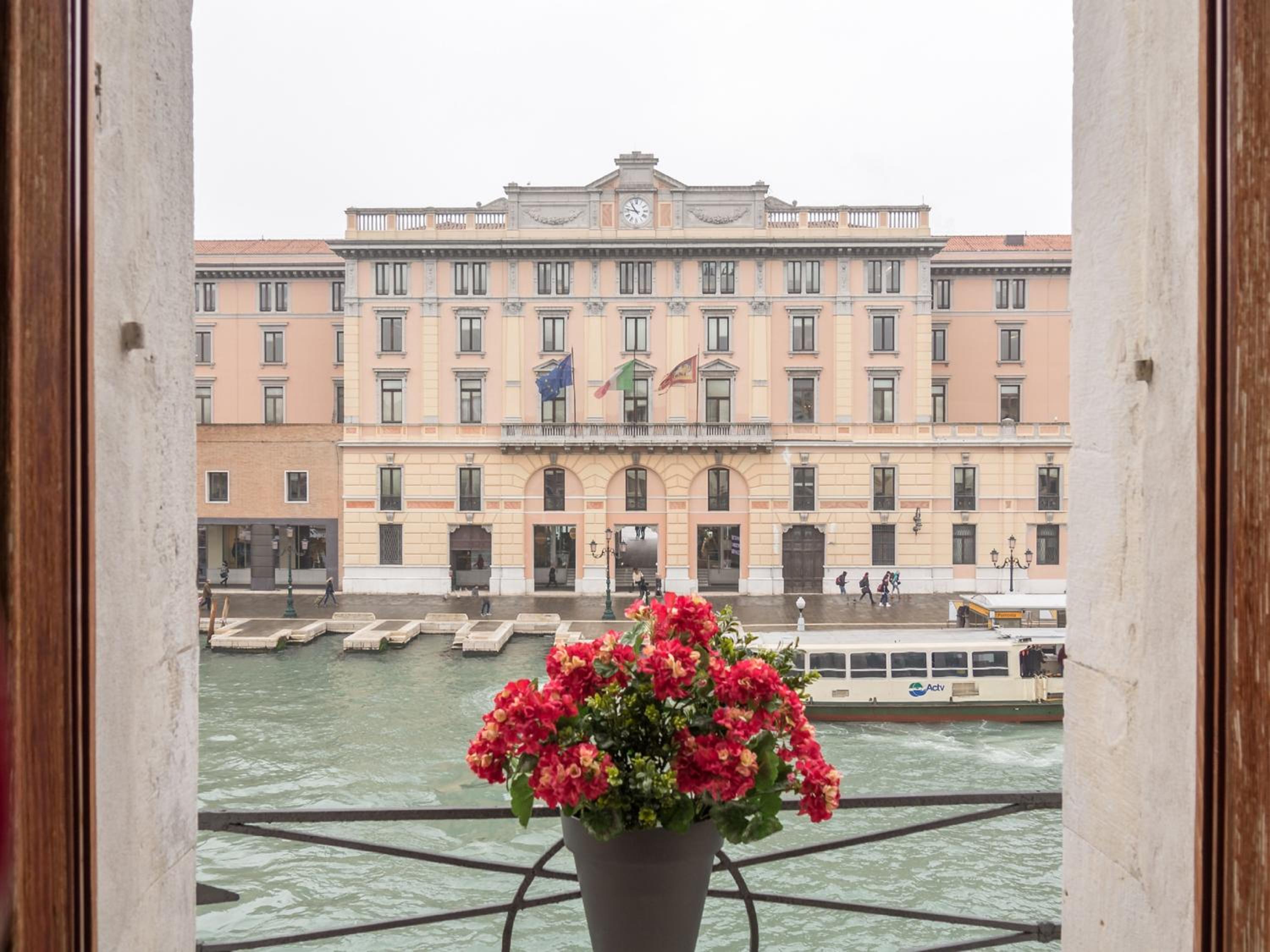 Grand Canal Suite by Wonderful Italy — Venice