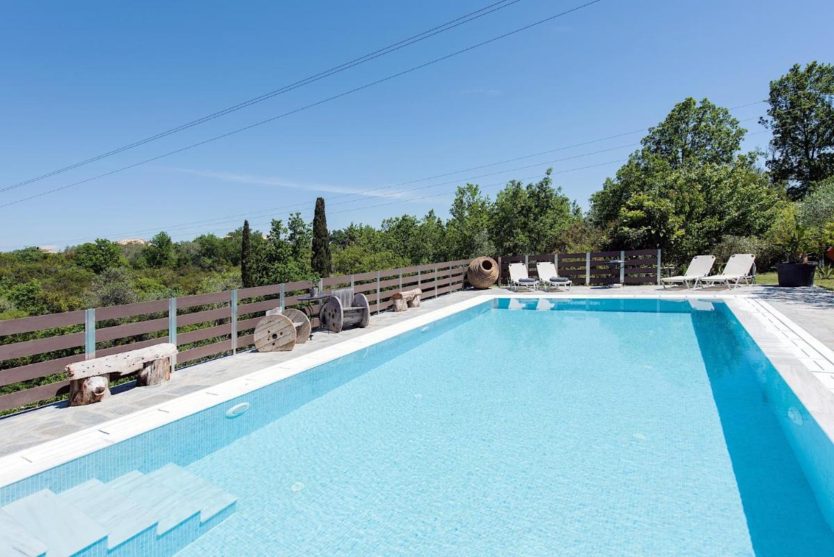 Adonis Villa photo 4