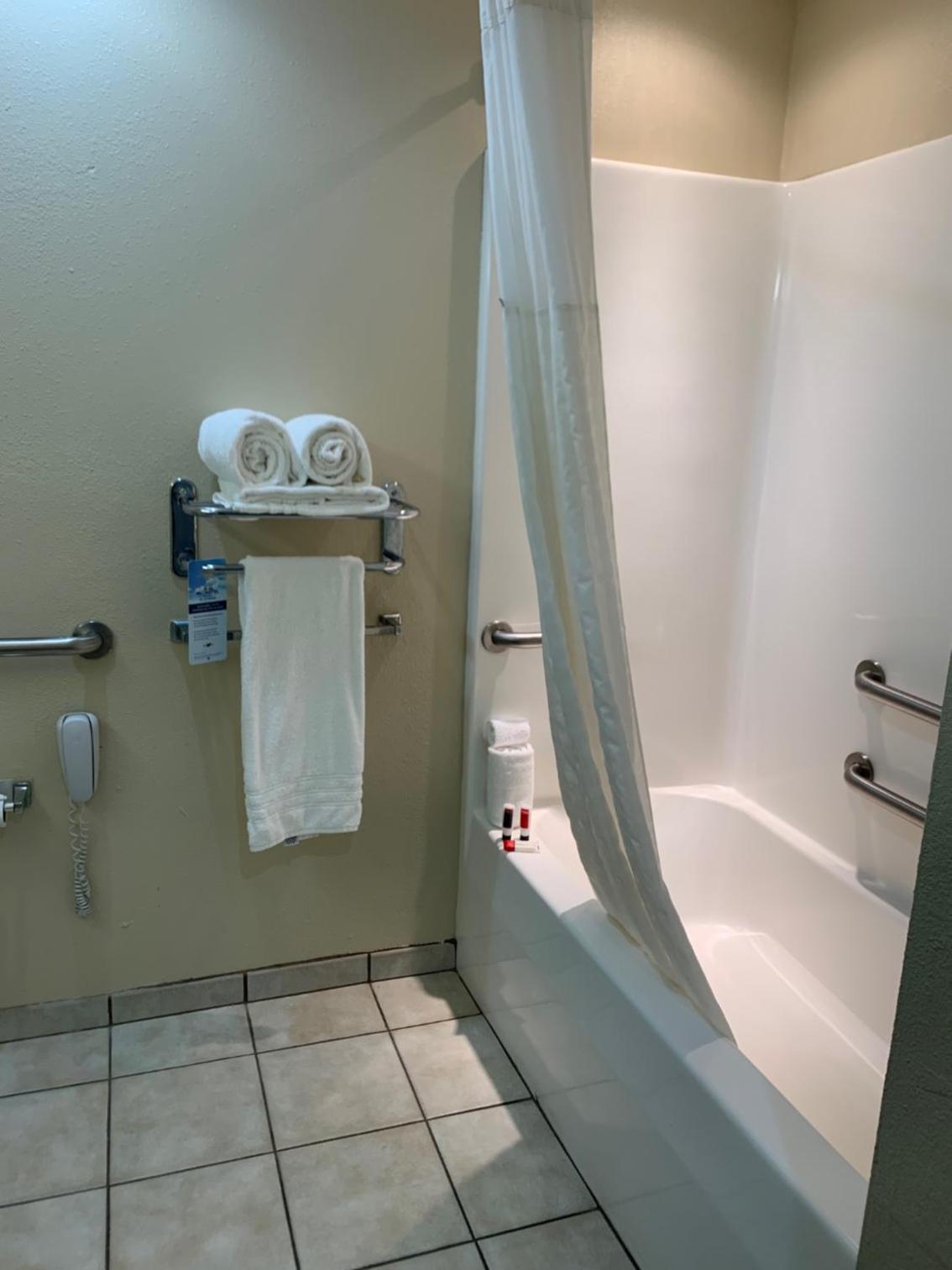 Hattiesburg Vacations - Microtel Inn  Suites by Wyndham Hattiesburg - Property Image 21