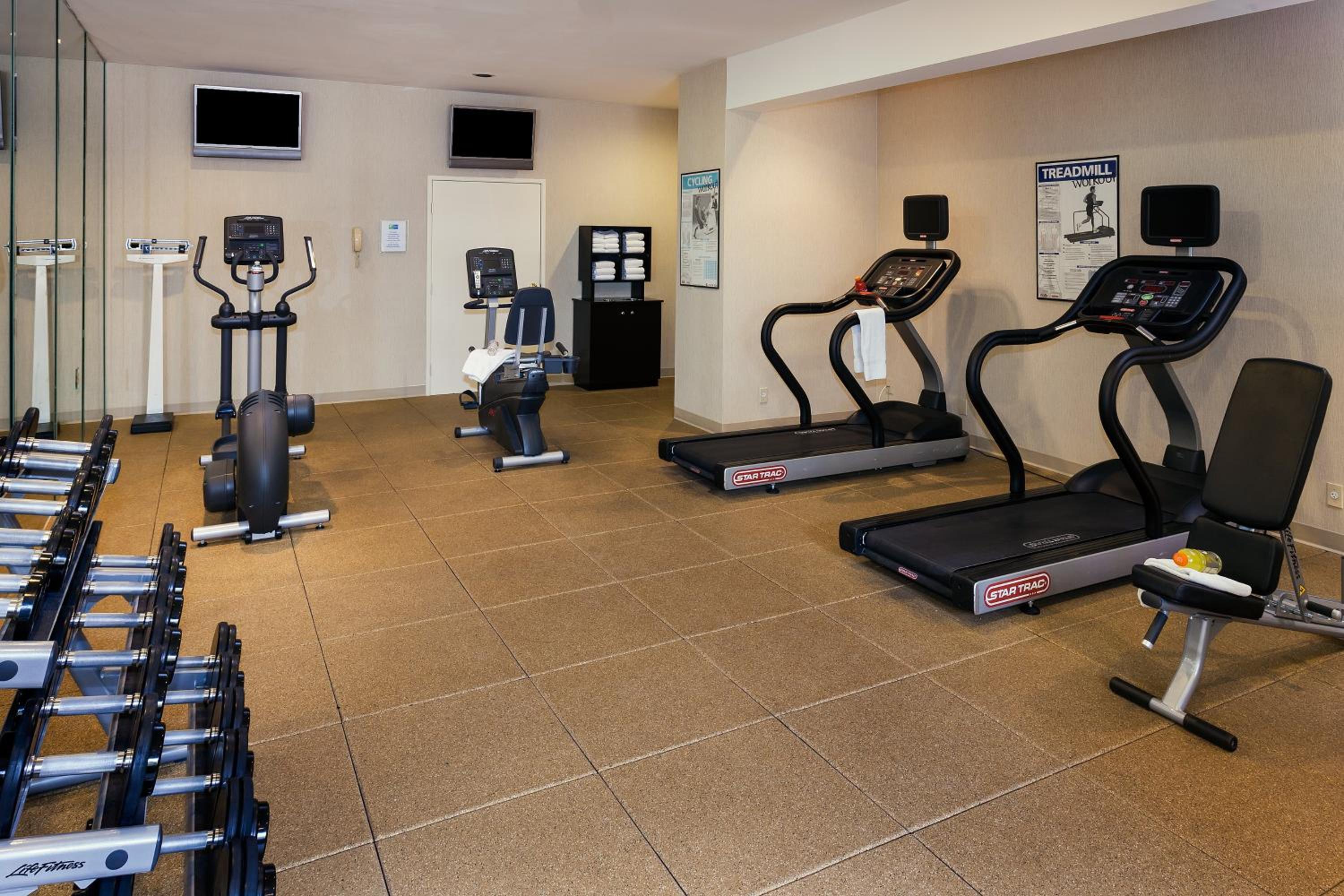 Holiday Inn Express Simi Valley, an IHG Hotel - Property Image 8