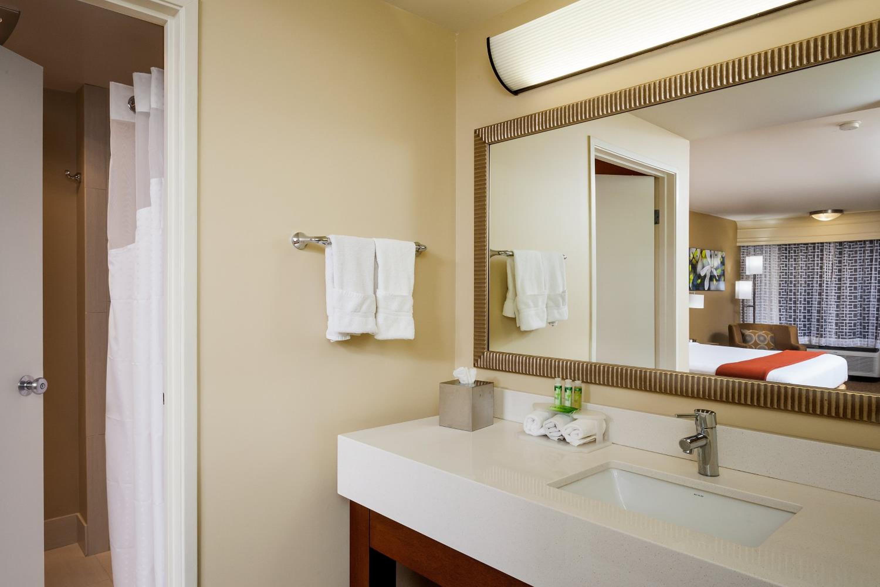 Holiday Inn Express Simi Valley, an IHG Hotel - Property Image 24