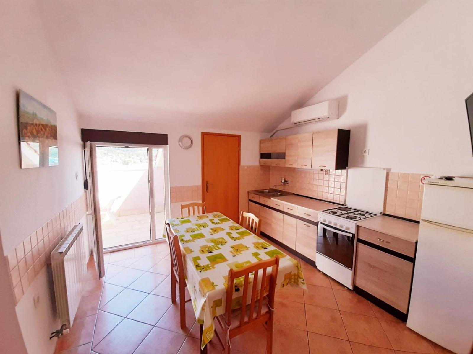 Apartments Izabela Mužić-Fornarić Cres view 2